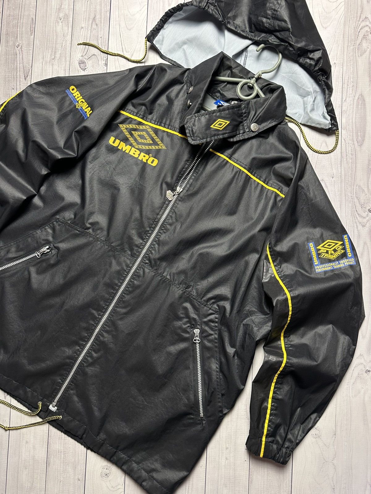 Umbro × Vintage Vintage Umbro Pro training light jacket size L monogram logo Size US L / EU 52-54 / 3 - 3 Thumbnail