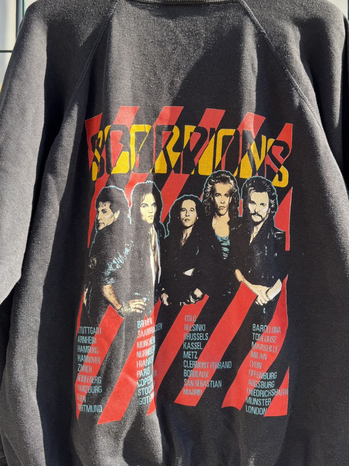 Band Tees Vintage 1988 Scorpions Tour Band Sweatshirt Caliber Tag Size US XL / EU 56 / 4 - 5 Thumbnail