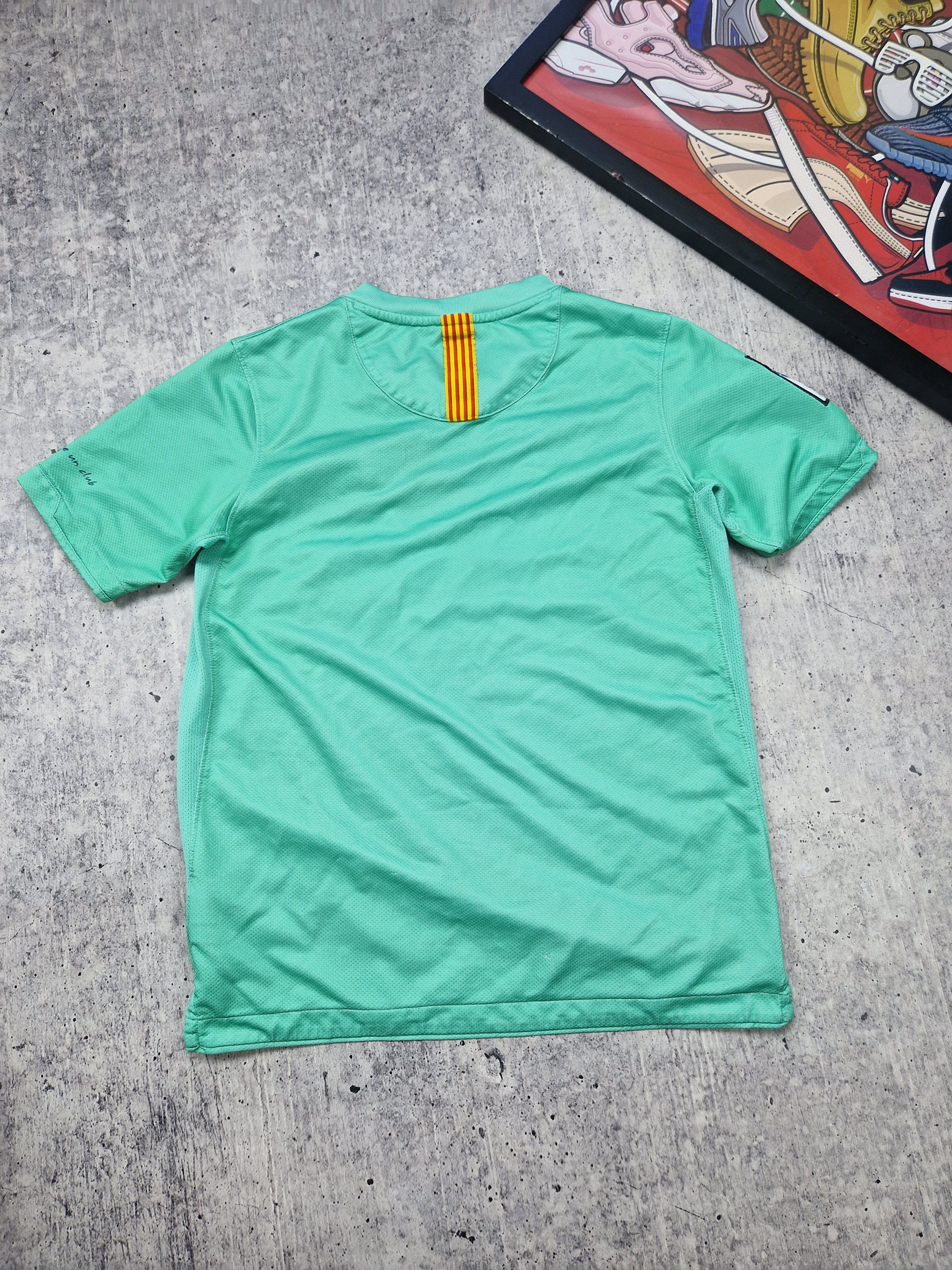 Nike Barcelona 2010/2011 Third Nike Jersey Yong boys Size US XXS / EU 40 - 10 Thumbnail