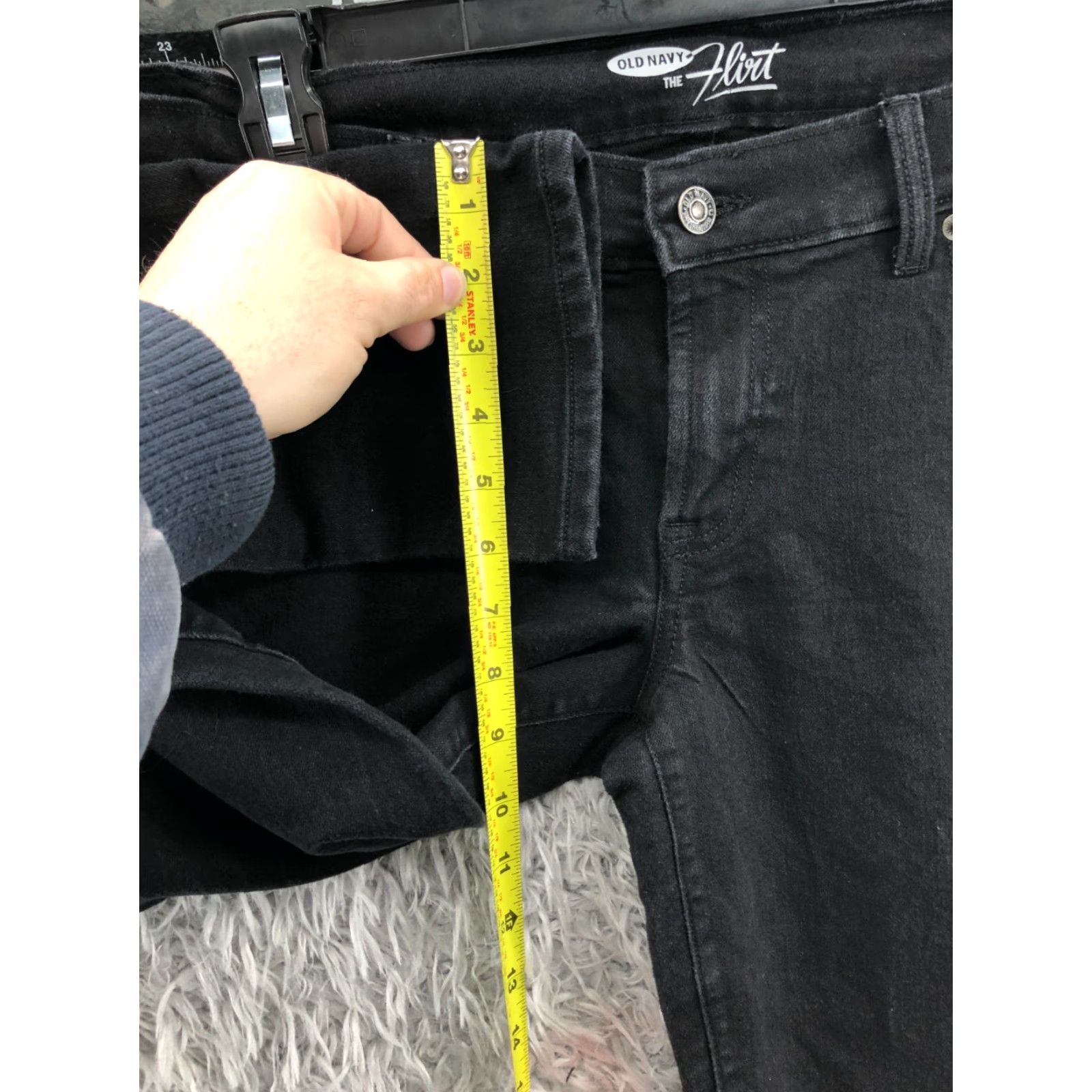 Old Navy Old Navy The Flirt Skinny Jeans Womens Dark Wash Black size 8 Jeans Regular Rise Mid Inseam 30 in Cotton Denim 5-Pocket Button Zipper Size 30" / US 8 / IT 44 - 4 Thumbnail