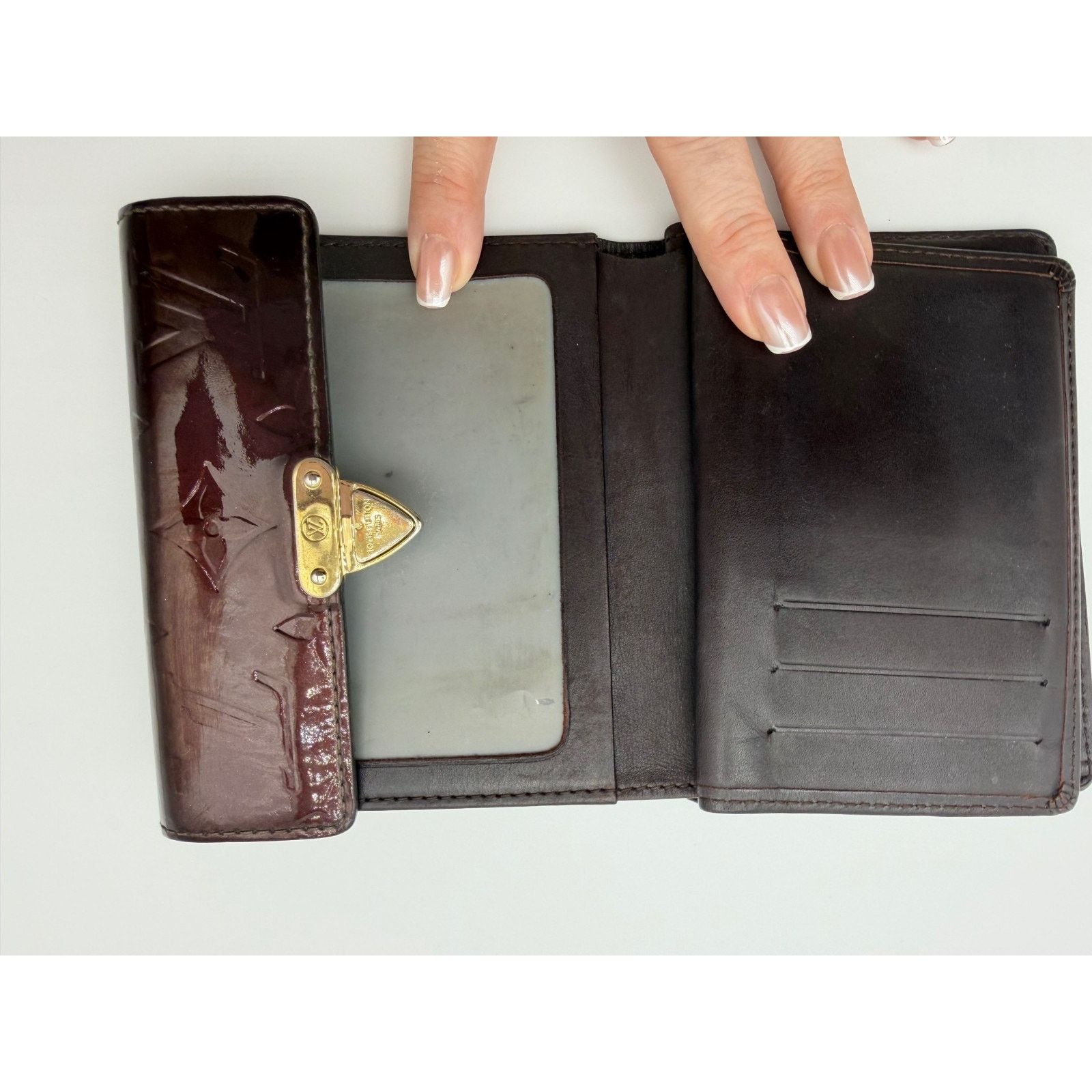 Louis Vuitton LOUIS VUITTON Koala Wallet Vernis Leather Amarante COA INCL Size ONE SIZE - 8 Thumbnail