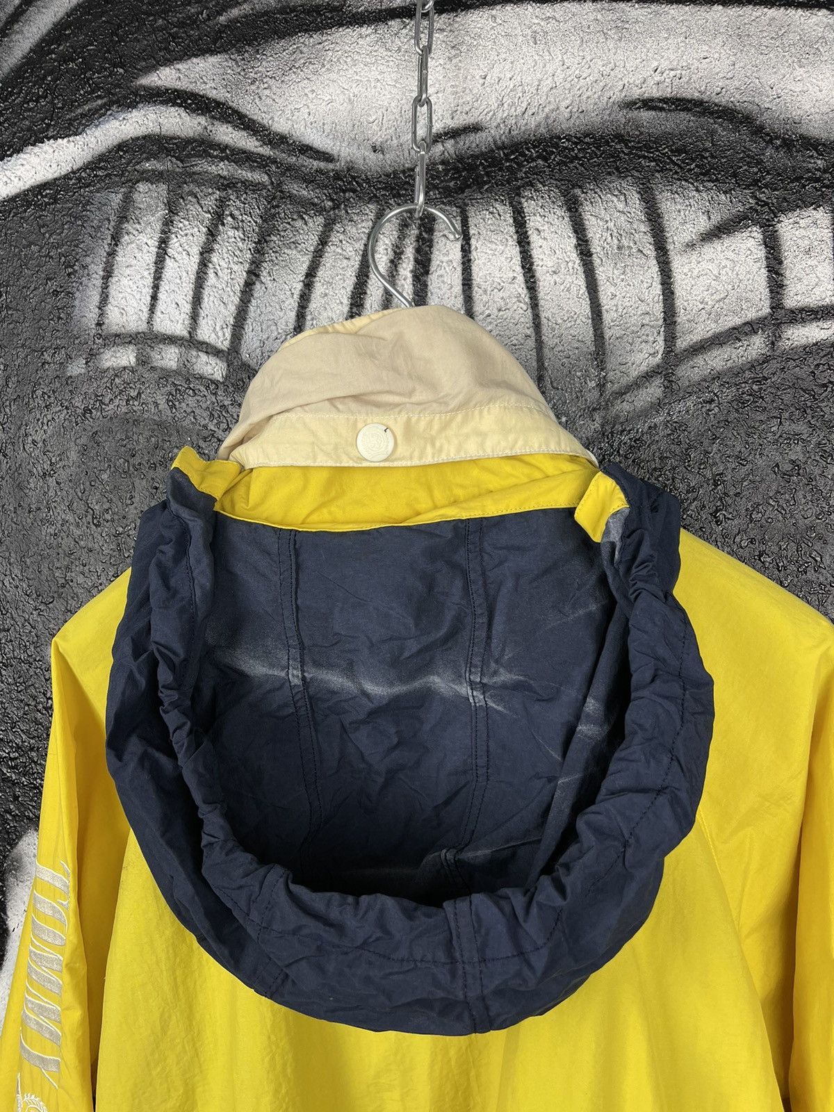 Tommy Hilfiger Vintage 90’sTommy Hilfiger Embroidered Spellout Jacket Men’s Size US L / EU 52-54 / 3 - 22 Thumbnail