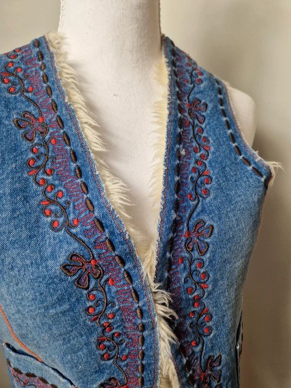Vintage Vintage y2k faux fur folk vest Size S / US 4 / IT 40 - 4 Thumbnail