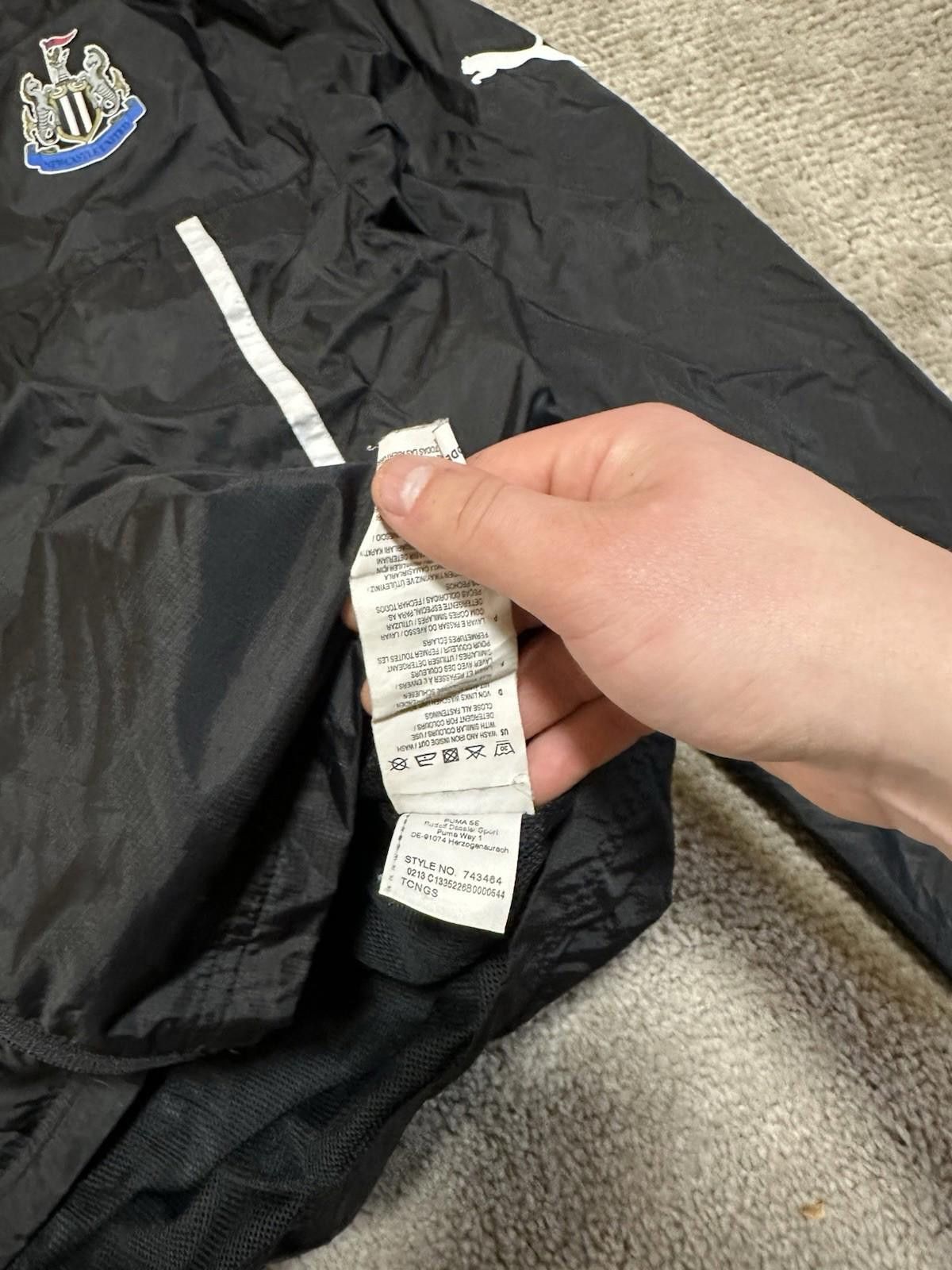 Puma PUMA NEWCASTLE UNITED FOOTBALL SOCCER RAIN JACKET XLARGE Size US XL / EU 56 / 4 - 6 Thumbnail