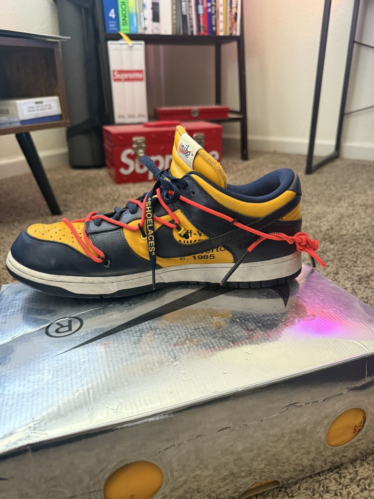 Nike × Off-White Off White x Nike University Gold Michigan Dunk Size US 13 / EU 46 - 8 Thumbnail