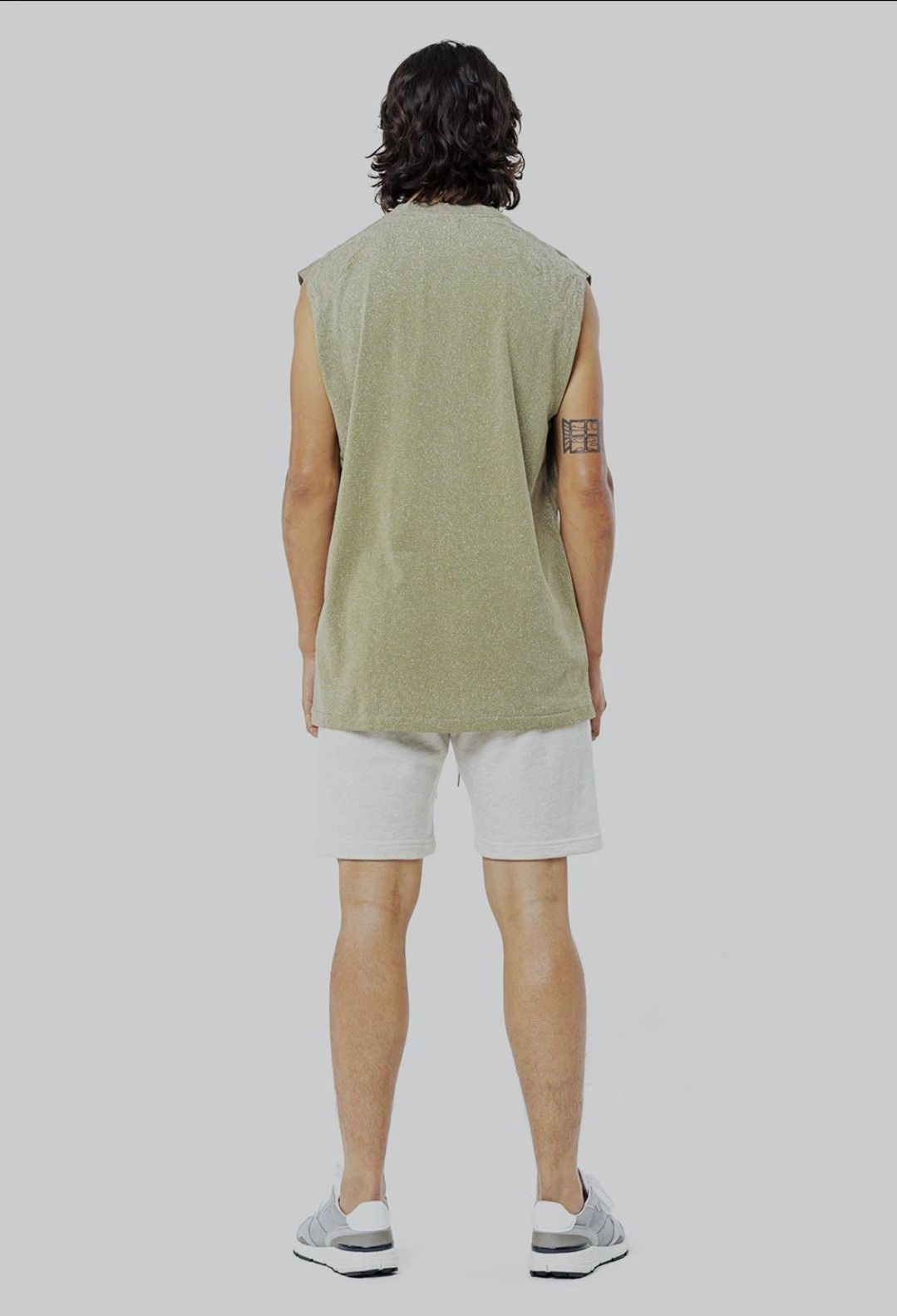 Designer John Elliott Salt Wash Rodeo Pocket Sleeveless Tee Olive L Size US L / EU 52-54 / 3 - 13 Thumbnail