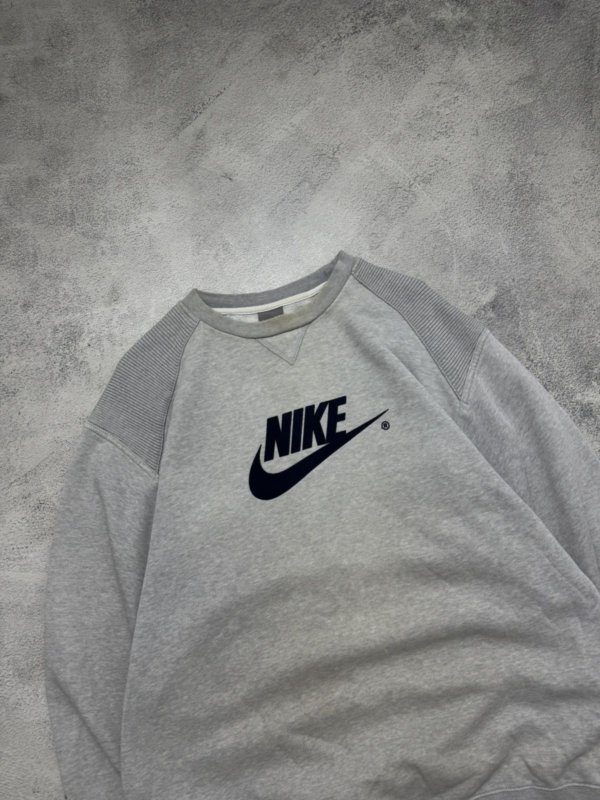 Nike Vintage Y2k Nike 🩶 Velour Spell Out Big Logo Sweatshirt 90’s Size US L / EU 52-54 / 3 - 6 Thumbnail