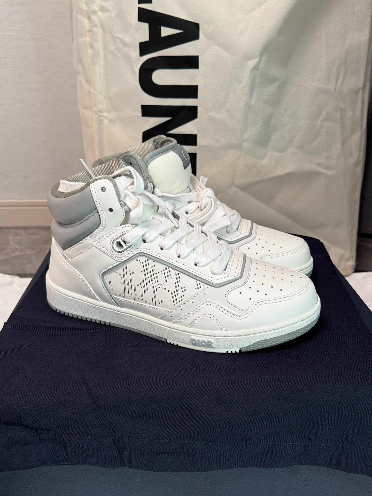 Dior DIOR B27 High-Top Sneakers K6 Size US 8 / IT 38 - 9 Thumbnail