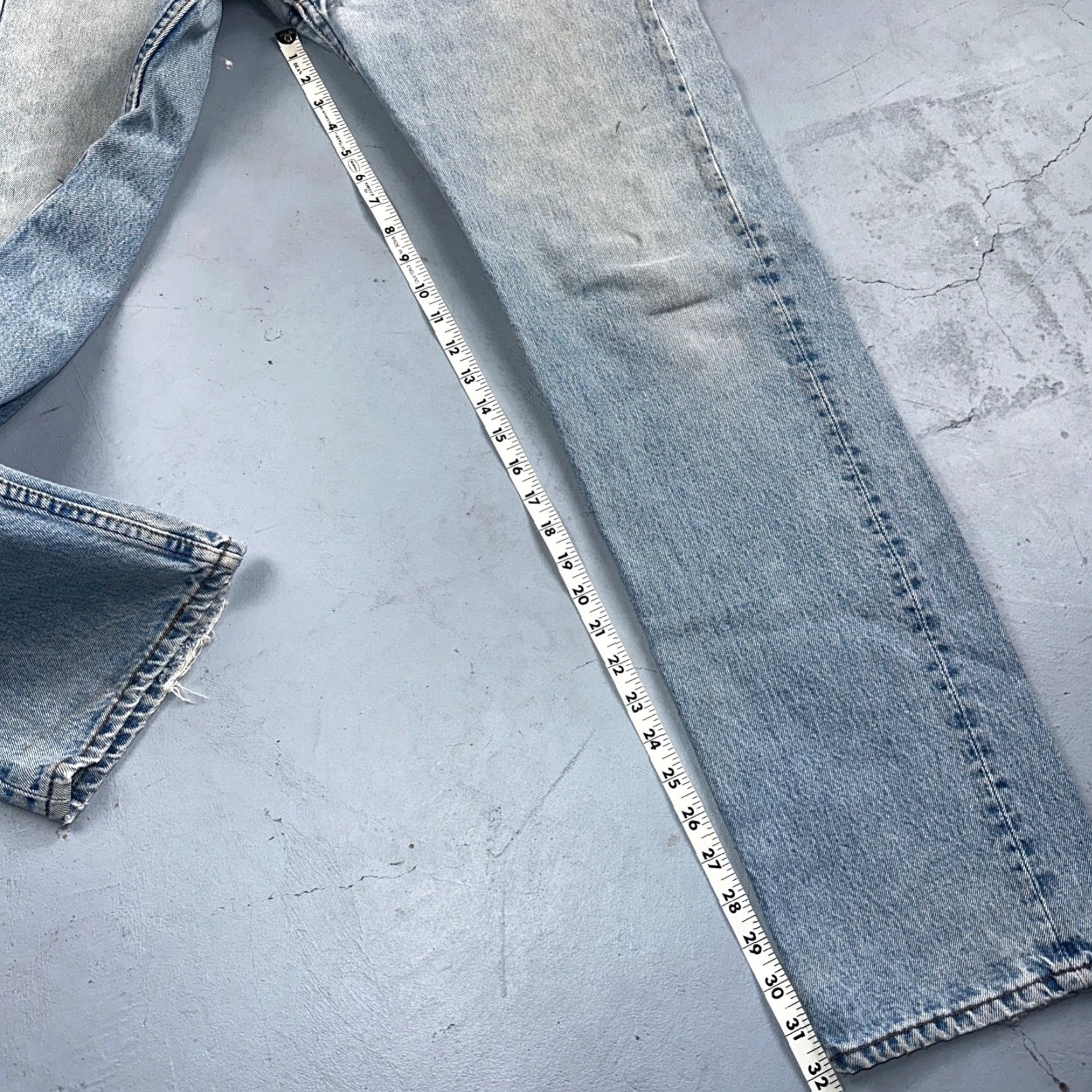 Levi's VINTAGE Levi's 501 Jeans ClassiC 90s USA Blue Light Wash 34x34 Regular Mens Straight Denim 34 Inseam Button Closure Gap 501 Series Size US 34 / EU 50 - 6 Thumbnail
