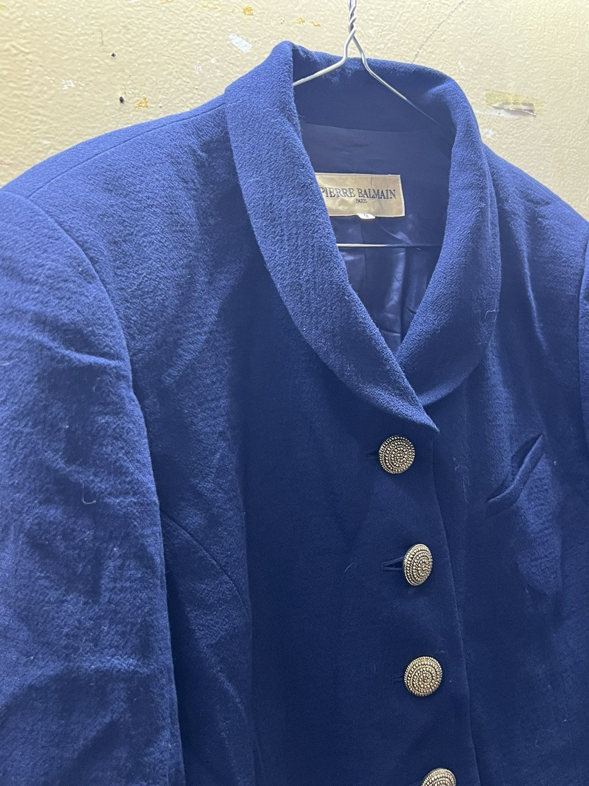 Pierre Balmain Pierre Balmain blazer jacket large gold-tone buttons. Size M / US 6-8 / IT 42-44 - 4 Thumbnail