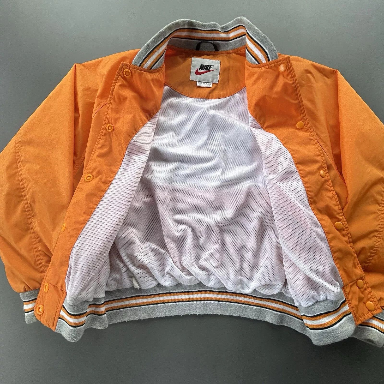 Nike Vintage Nike Bomber Jacket Womens Medium Logo Size US M / EU 48-50 / 2 - 6 Thumbnail