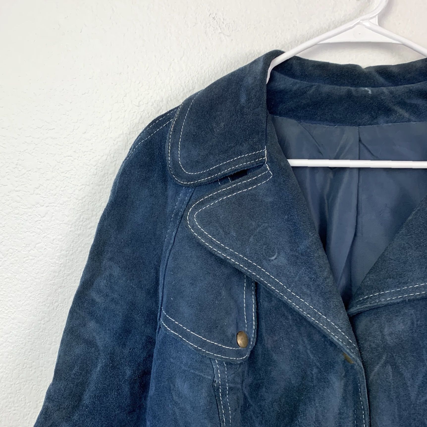 Vintage VINTAGE Navy Blue Suede Coat Womens Mod 70s Retro White Stitching Gold Buttons Coat Size M / US 6-8 / IT 42-44 - 2 Thumbnail