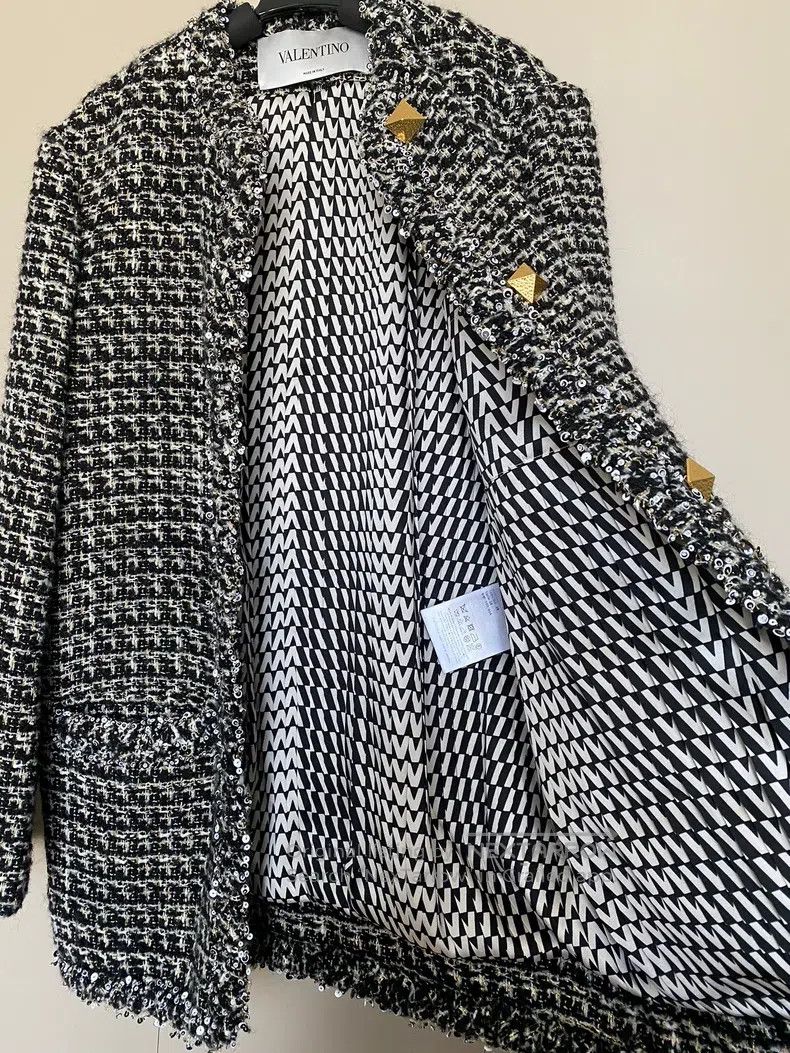 Valentino Valentino The main line is a small fragrant jacket Size M / US 6-8 / IT 42-44 - 5 Thumbnail