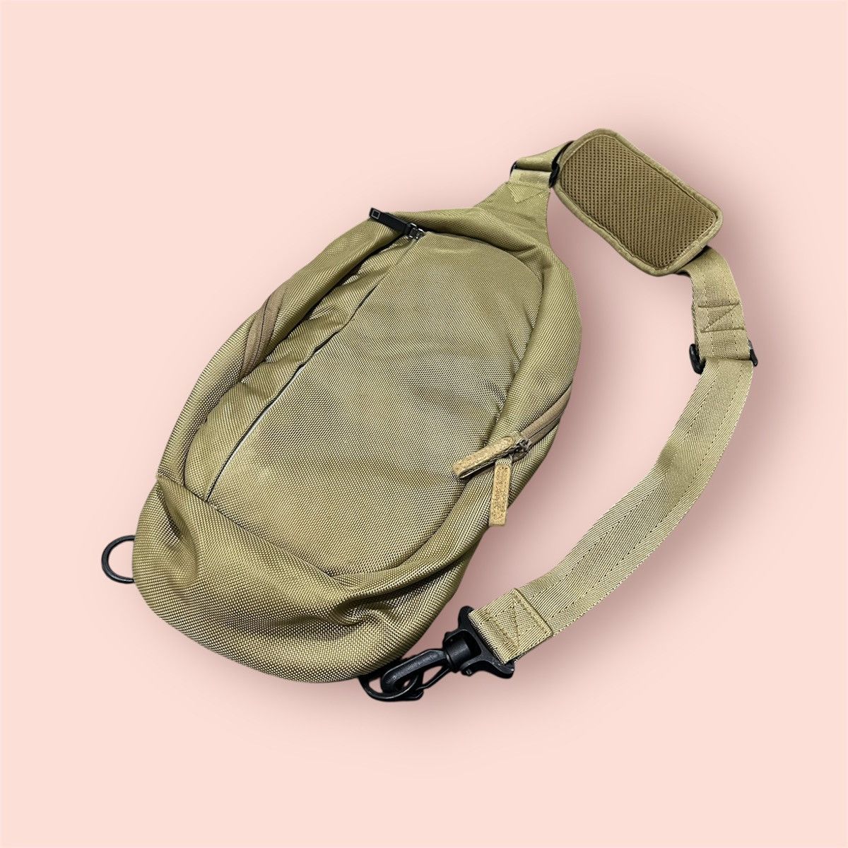 Japanese Brand × Jun Takahashi × Uniqlo DOPE UNIQLO MULTI POCKET UTILITY CROSS BODY BODYBAG Size ONE SIZE - 9 Thumbnail