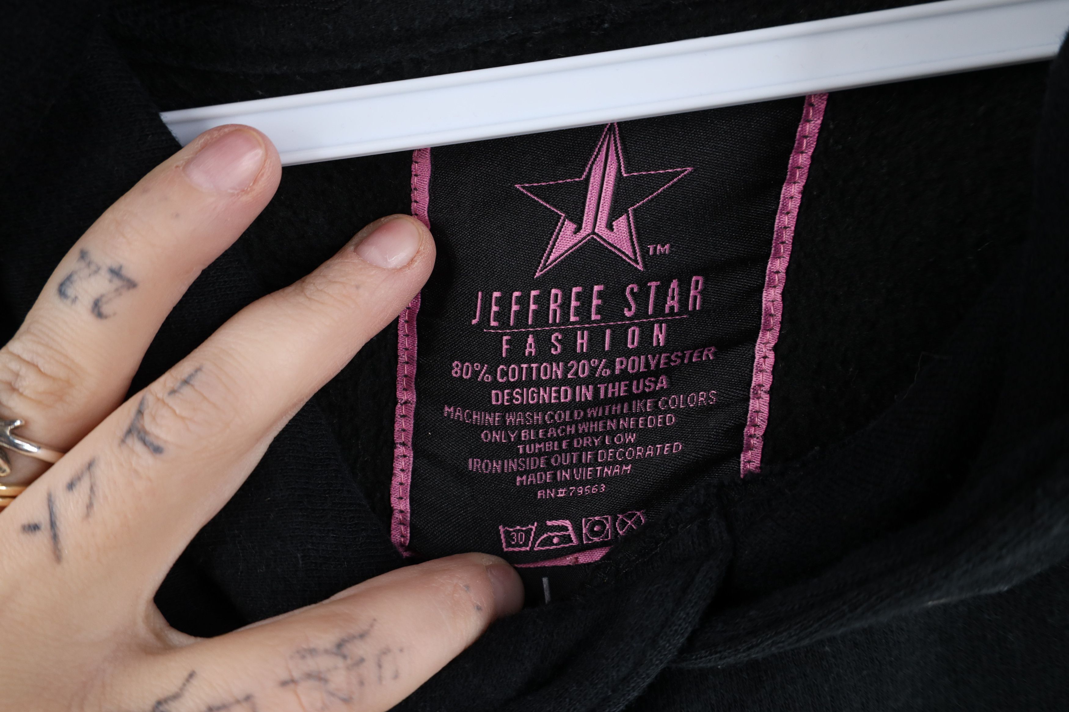 Vintage Jeffree Star Cosmetics Spell Out Calabasas Hoodie Sweatshirt Size L / US 10 / IT 46 - 11 Thumbnail
