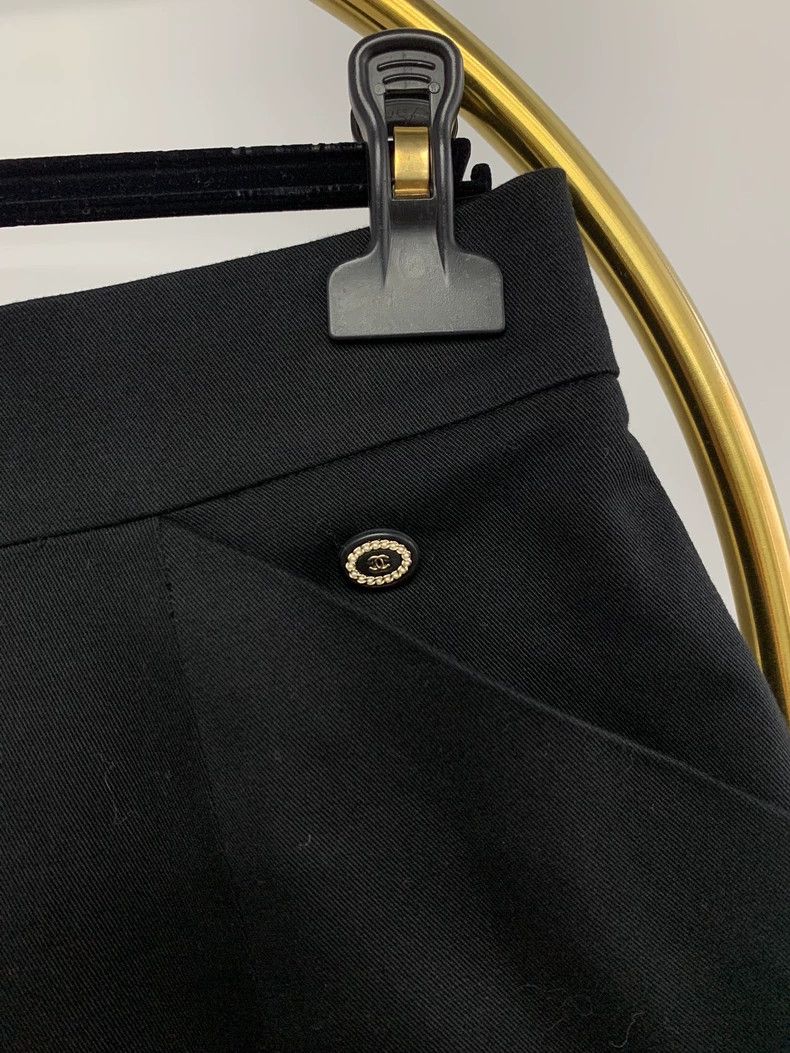 Chanel Chanel Black A-shaped skirt Size 26" / US 2 / IT 38 - 2 Thumbnail
