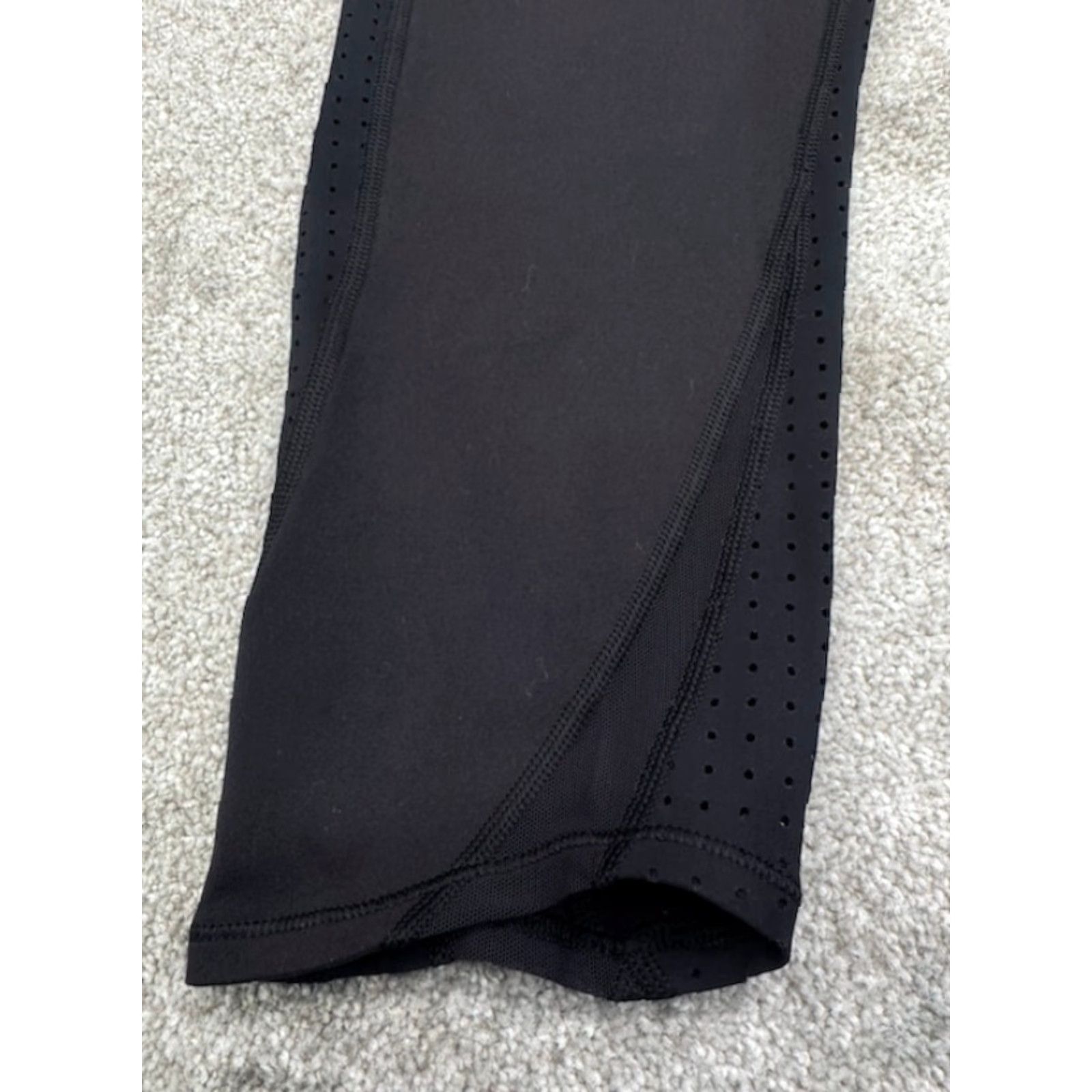 Lululemon Lululemon Cropped Leggings Size 10 Black Vented Full Length 6260 Leggings Womens Size 32" / US 10 / IT 46 - 2 Thumbnail