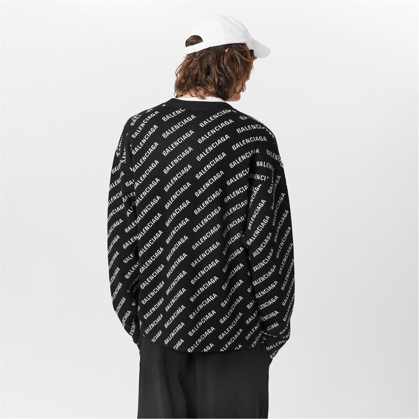 Balenciaga o1g2r1mq0226 All Over Print Logo Cardigan In Black/White Size US XS / EU 42 / 0 - 4 Thumbnail