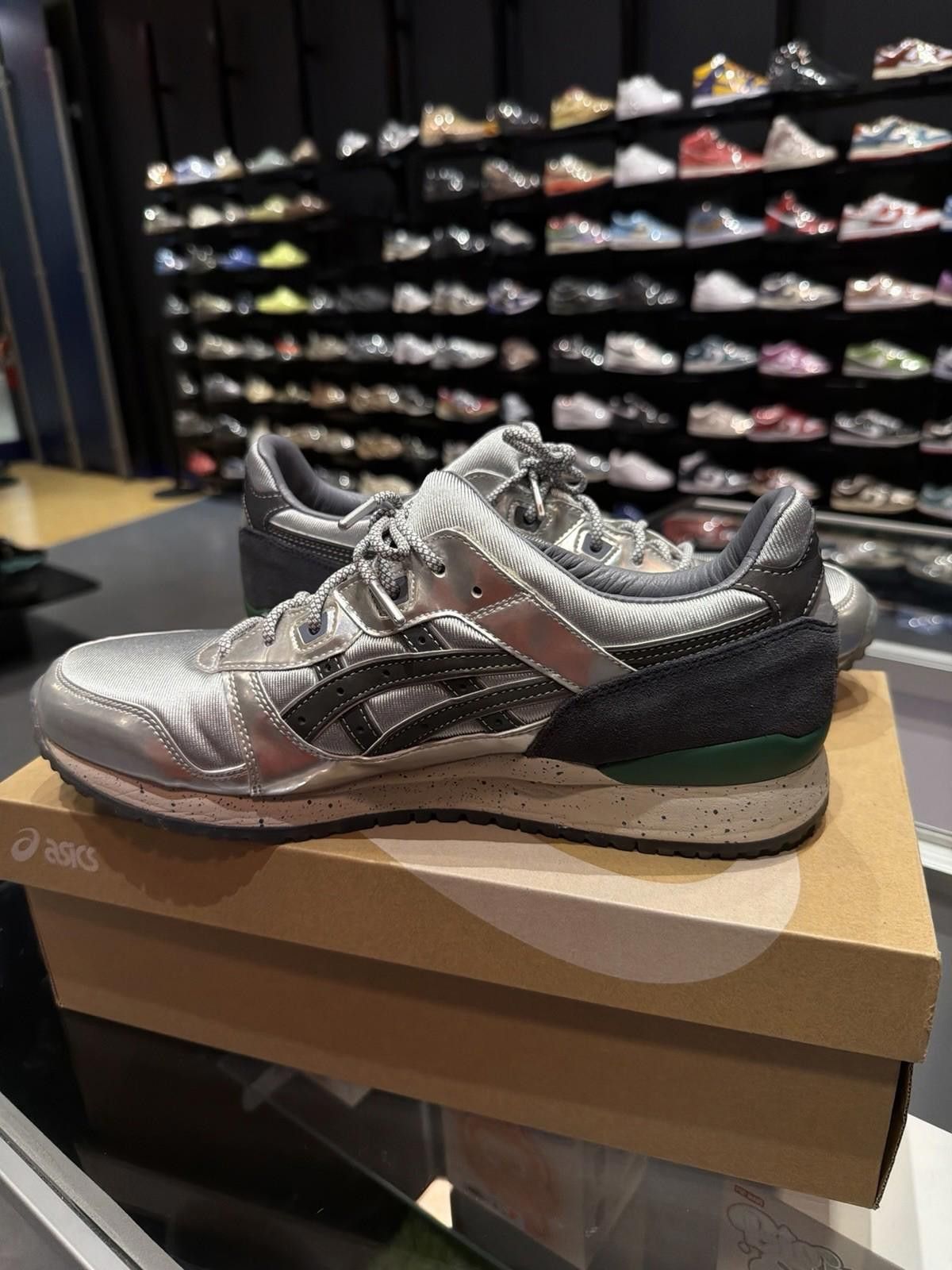 Asics ASICS Gel-Lyte III Sneaker Lah x Hundred Kuala Lumpur Men 12 Size US 12 / EU 45 - 11 Thumbnail