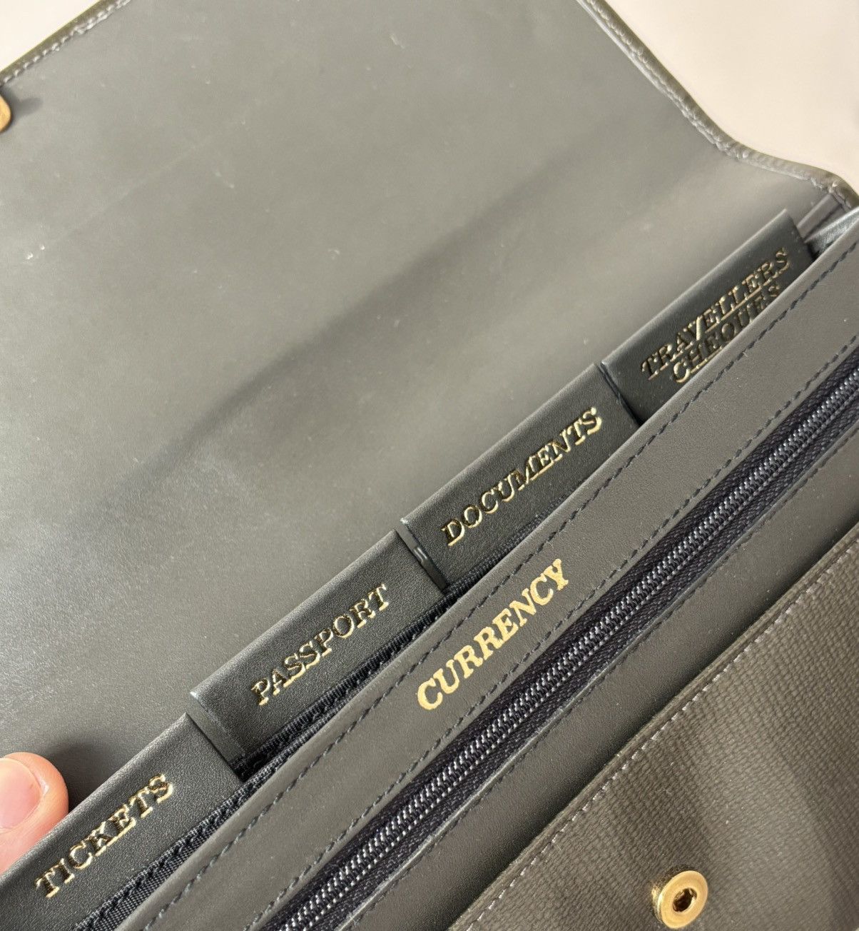 Yves Saint Laurent Yves Saint Laurent Ligne Y patent leather clutch Size ONE SIZE - 9 Thumbnail