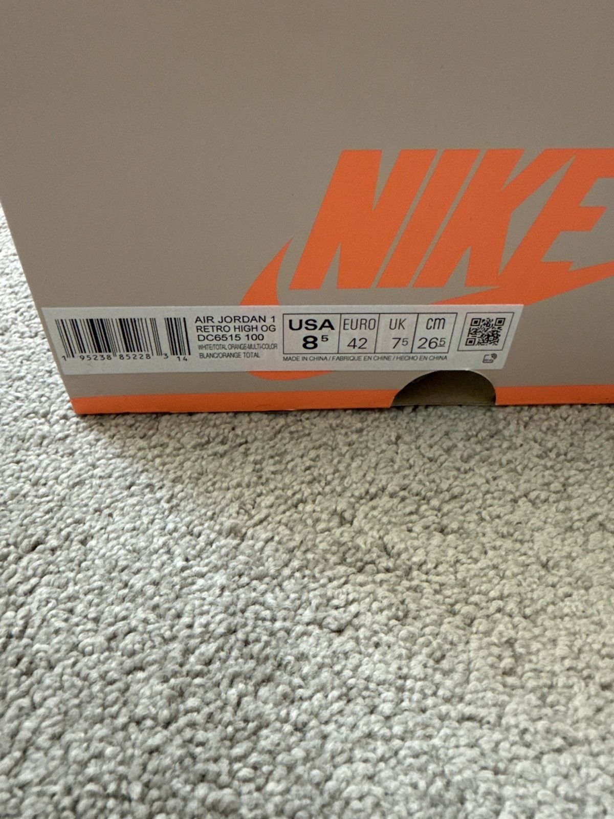 Nike Nike Air Jordan 1 Retro High OG Prototype Size US 8.5 / EU 41-42 - 2 Thumbnail