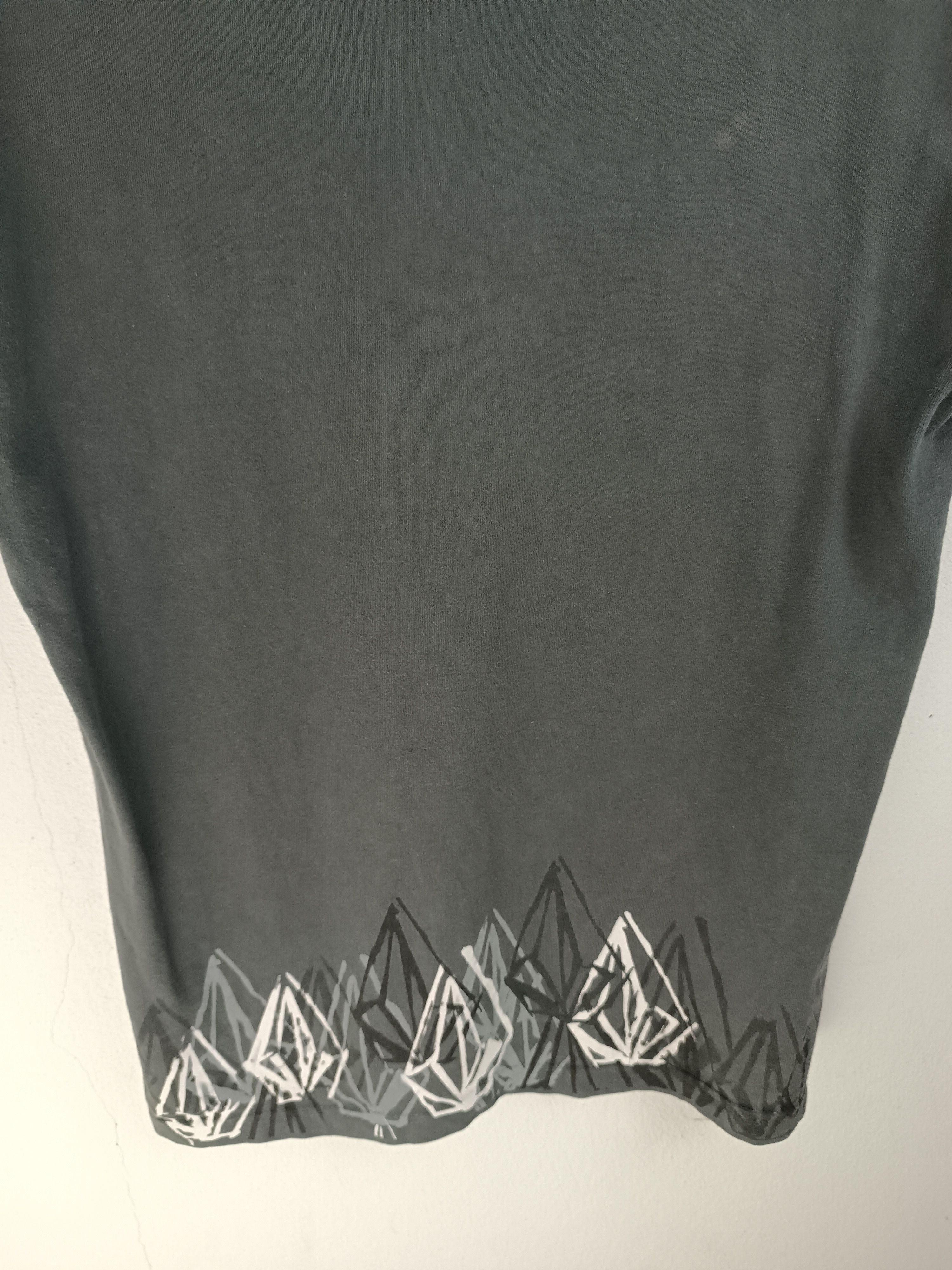 Vintage VINTAGE 2000s VOLCOM CLASSIC AOP SKATEBOARDING GRUNGE Y2K Ts Size US M / EU 48-50 / 2 - 11 Thumbnail