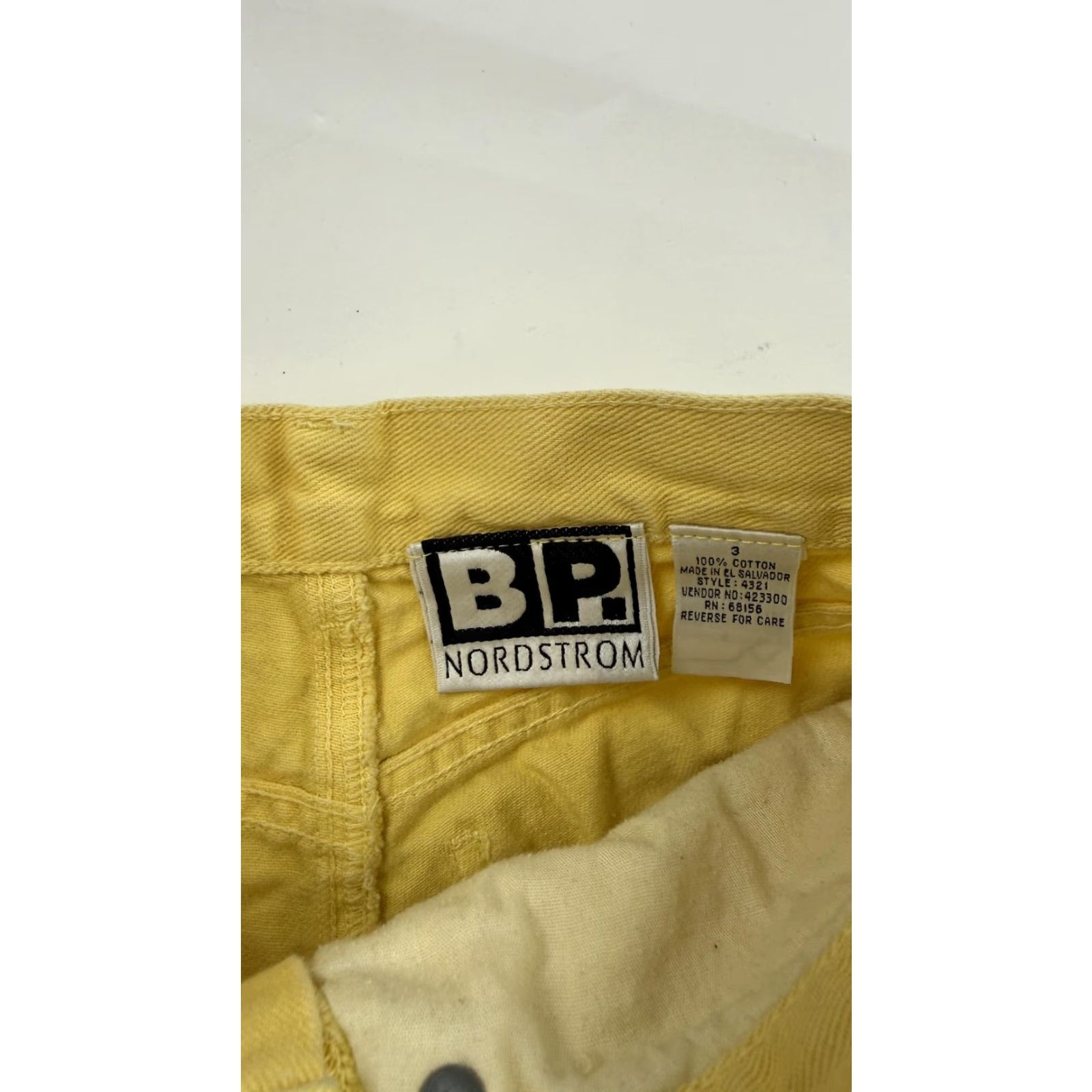 Vintage BP Nordstrom Shorts Women 3 Yellow High Rise Denim Cotton 5 Pocket Vintage Size 26" / US 2 / IT 38 - 4 Thumbnail