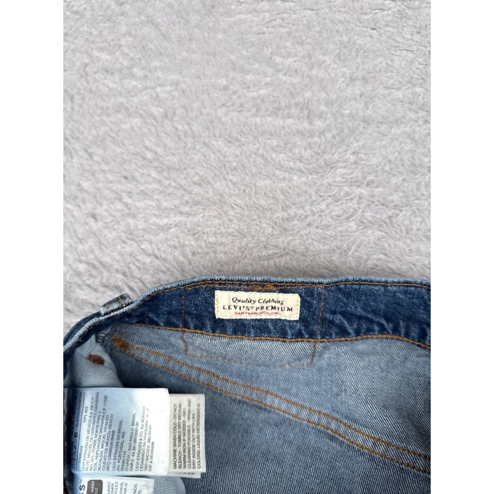 Levi's VINTAGE Levi's 512 Jeans Adult 33 Blue Denim Distressed 5-Pocket Regular Fit Cotton 32x30 Jeans Mens Size US 33 - 6 Thumbnail