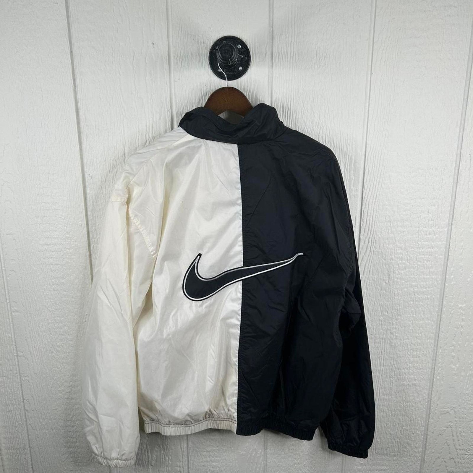Nike Vintage 90s White & Black Nike Streetwear Windbreaker Large Size US L / EU 52-54 / 3 - 2 Thumbnail