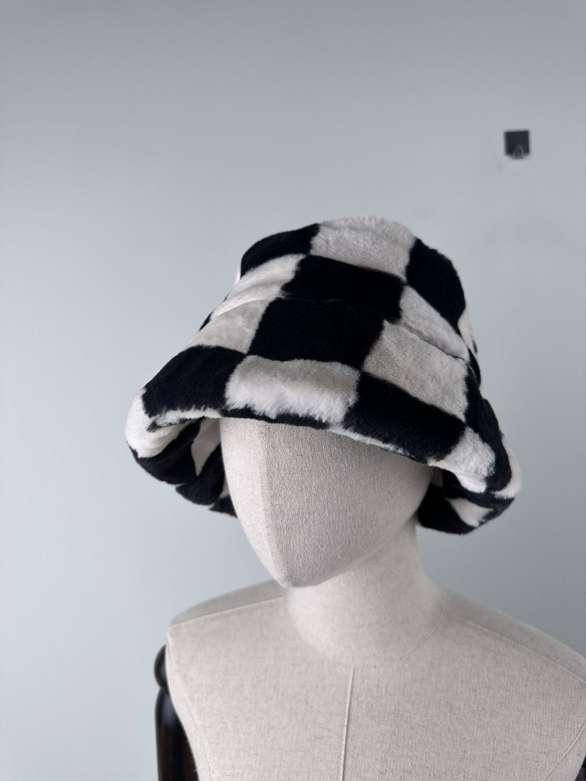 Hysteric Glamour × If Six Was Nine × Le Grande Bleu (L.G.B.) Y2k Vintage Oversized Faux Fur If Six Was Nine Bucket Hat Size ONE SIZE - 2 Thumbnail