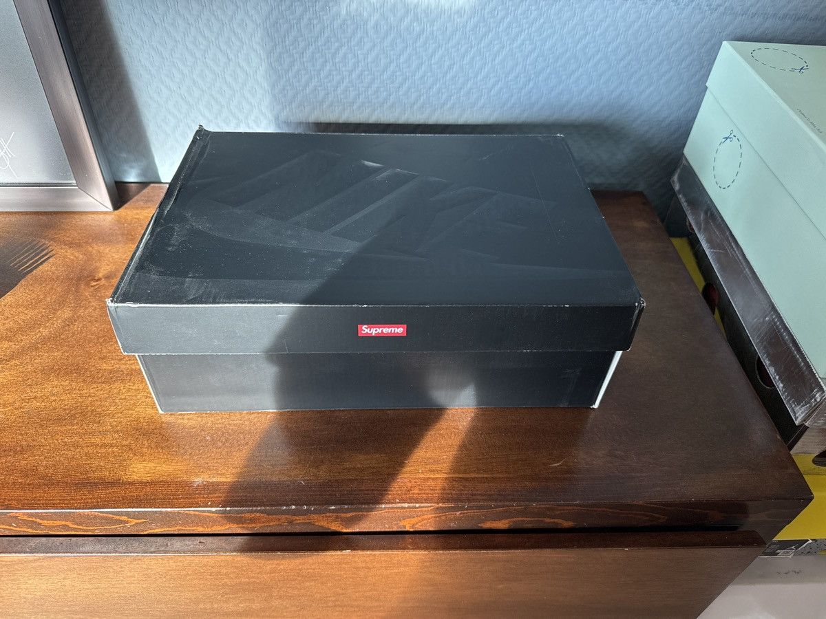 Nike × Supreme Nike x Supreme Air Force One 11 US Size US 11 / EU 44 - 4 Thumbnail