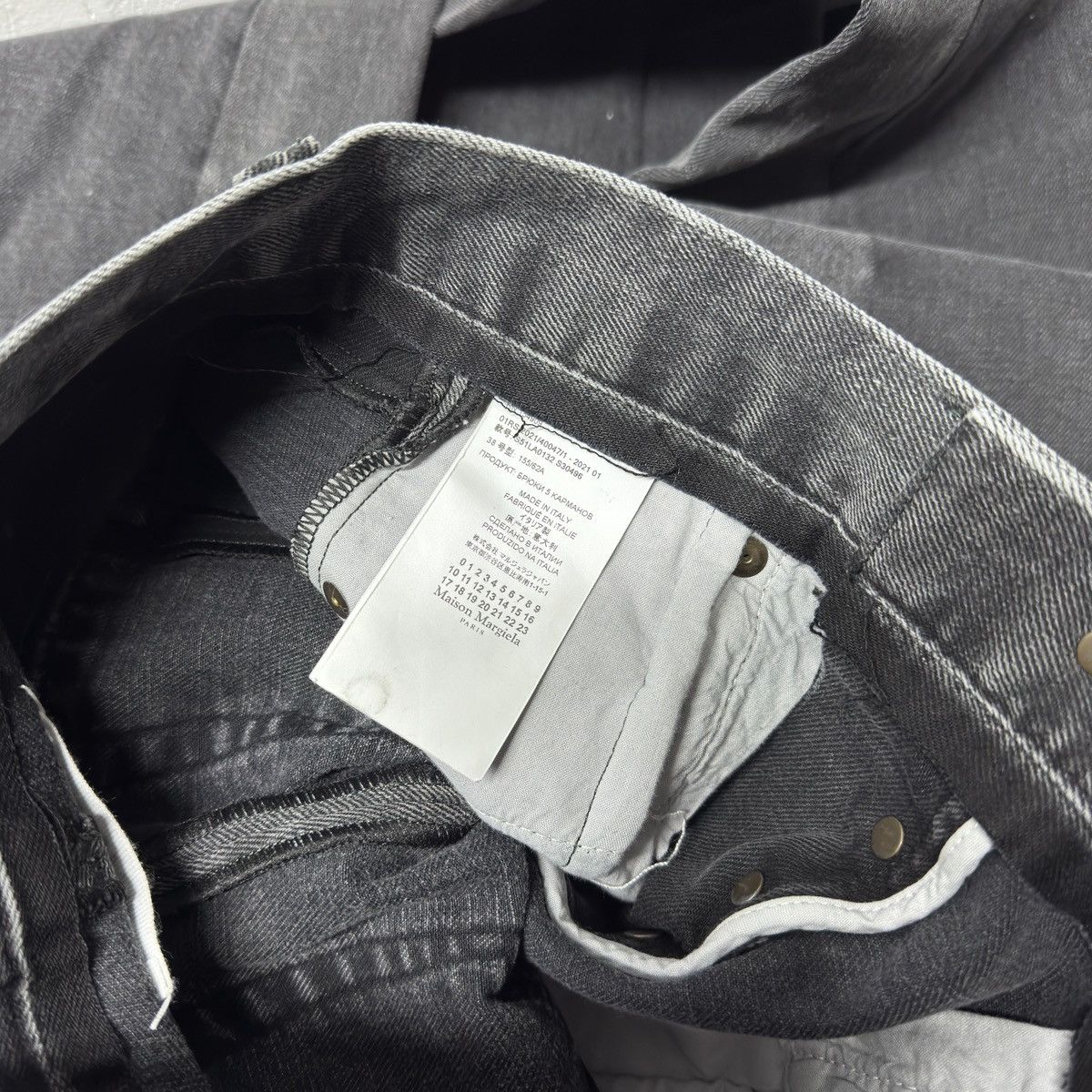 Maison Margiela Maison Margiela Reconstructed Denim Jeans Size 26" / US 2 / IT 38 - 15 Thumbnail