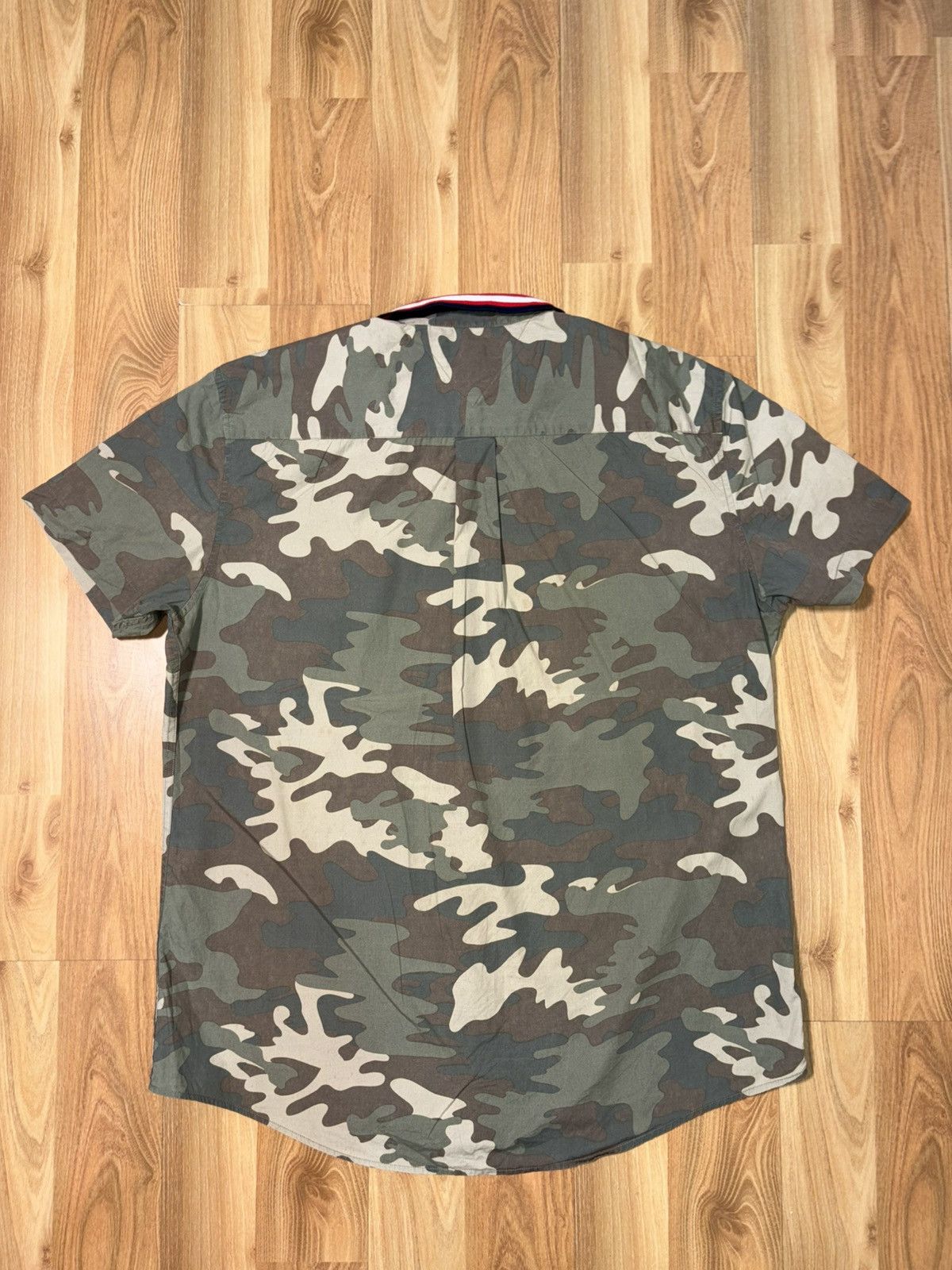 Tommy Hilfiger Tommy Hilfiger Mens XL Custom Fit Woodland Camouflage Size US XL / EU 56 / 4 - 2 Thumbnail