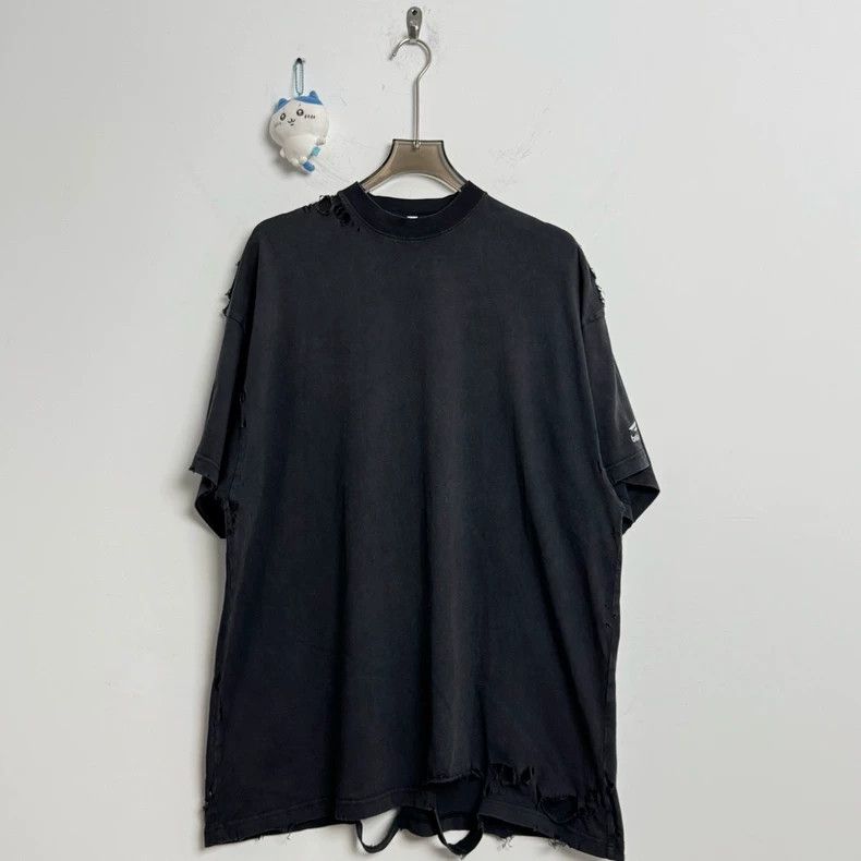 Balenciaga Balenciaga 3 B embroidered logo destruction calendar desig Size US M / EU 48-50 / 2 - 1 Thumbnail