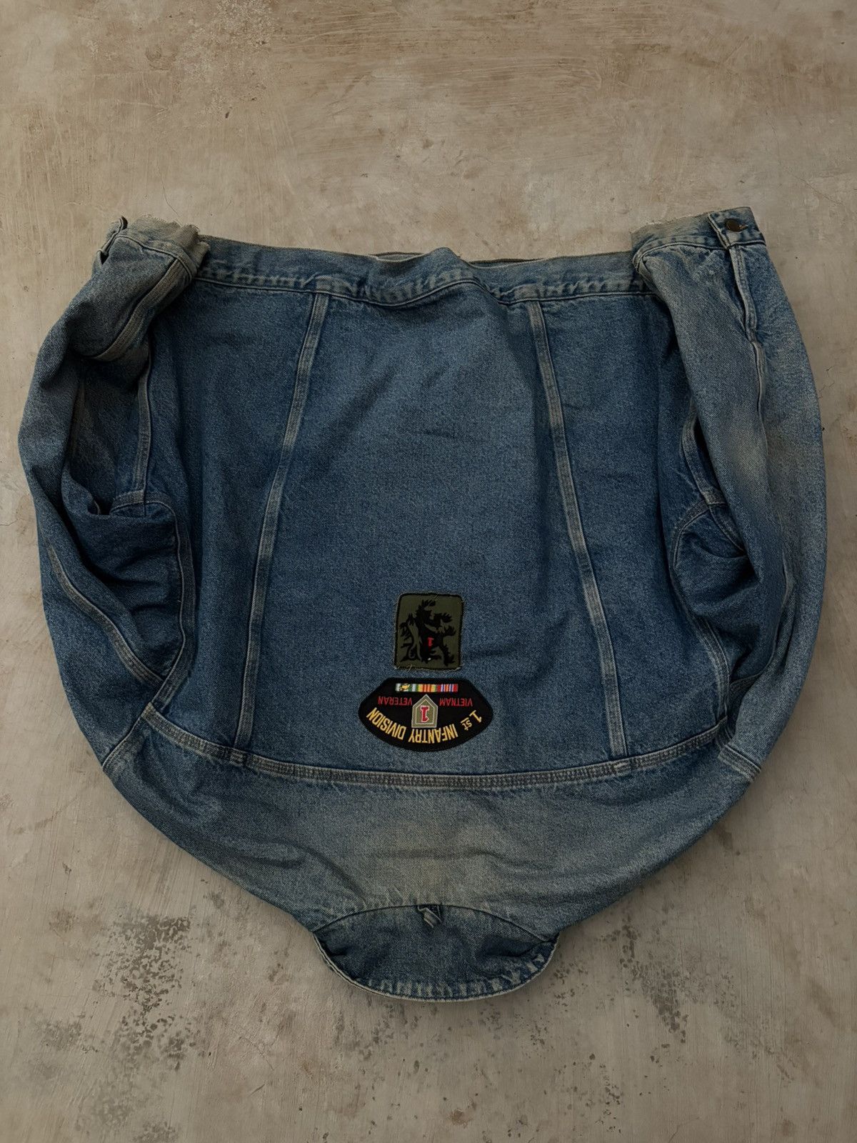 Carhartt Vintage 90s Carhartt Denim Jacket 1st Infantry Division Size US XL / EU 56 / 4 - 7 Thumbnail