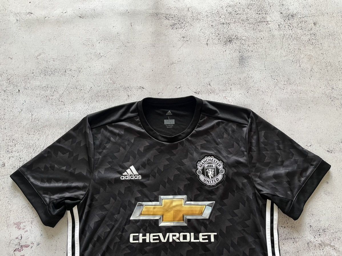 Adidas MANCHESTER UNITED 2017 2018 AWAY SOCCER JERSEY ADIDAS Size US L / EU 52-54 / 3 - 2 Thumbnail