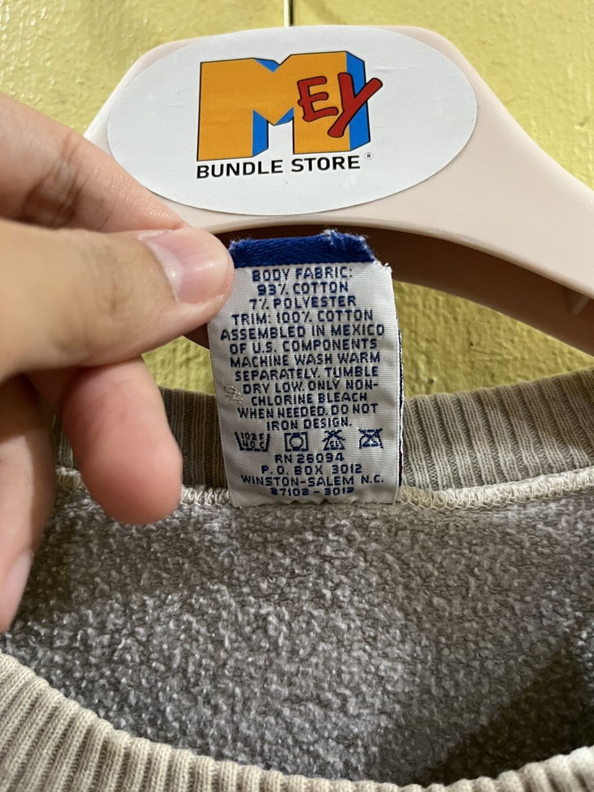 Champion vintage 90s Champion with a gray embroidered spell-out logo Size US M / EU 48-50 / 2 - 5 Thumbnail