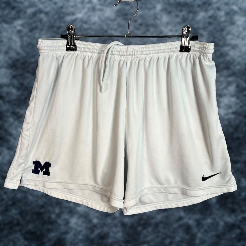Nike VINTAGE Nike Dri-Fit Womens Large White Athletic Shorts Michigan Wolverines Size 36" / US 14 / IT 50 - 1 Thumbnail