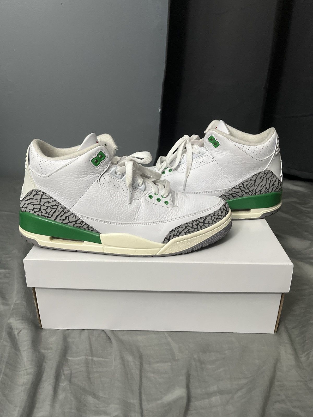 Jordan Brand × Nike WMNS Jordan 3 “Lucky Green” Size US 10.5 / EU 43-44 - 1 Thumbnail