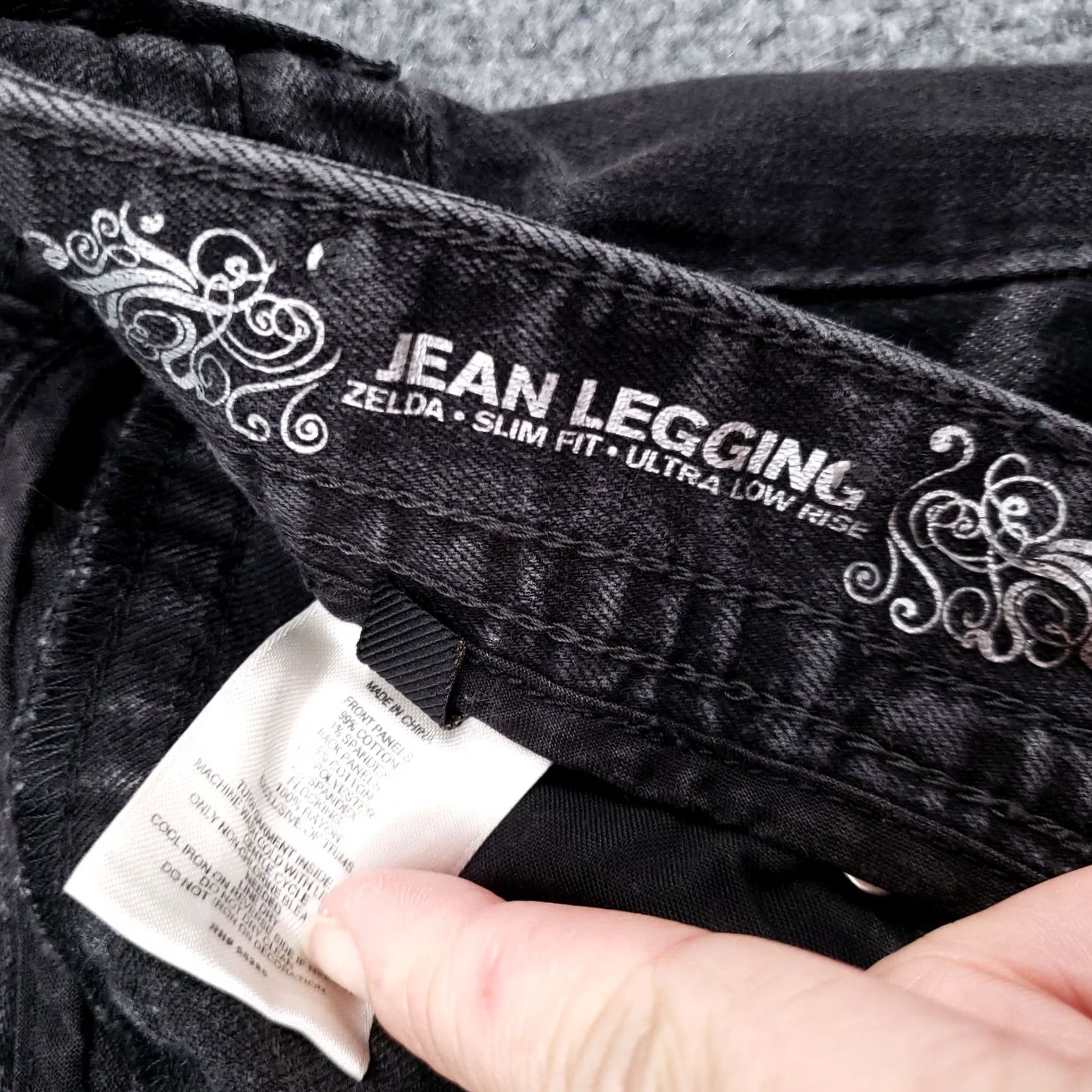 Express Express Jeans Women 2 Ultra Low Legging Animal Print Dark Black Denim Size 26" / US 2 / IT 38 - 5 Thumbnail
