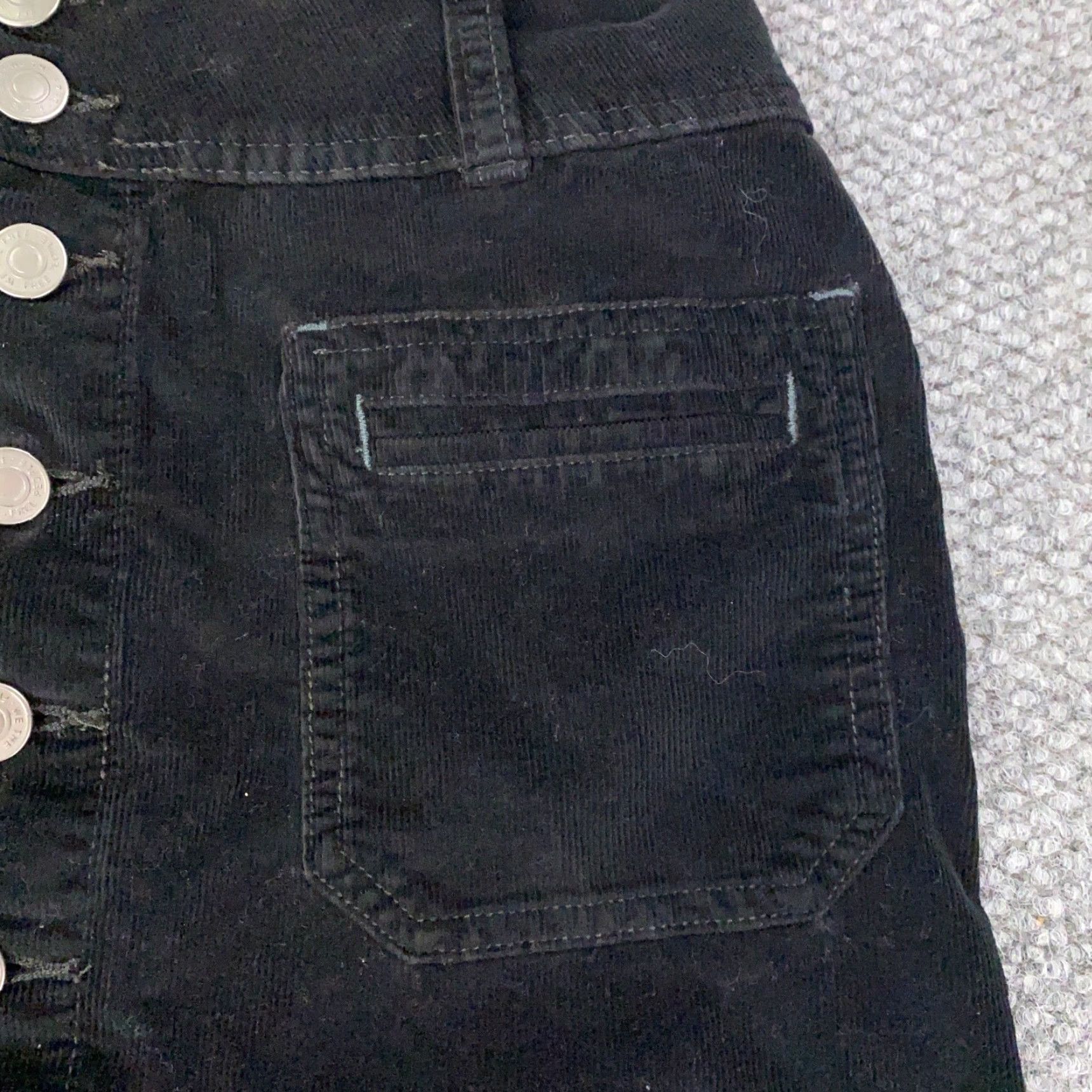 Vintage We The Free Womens Skirt Black Corduroy Pockets Stretch Exposed Button Front Mini Short Size 27" / US 4 / IT 40 - 4 Thumbnail