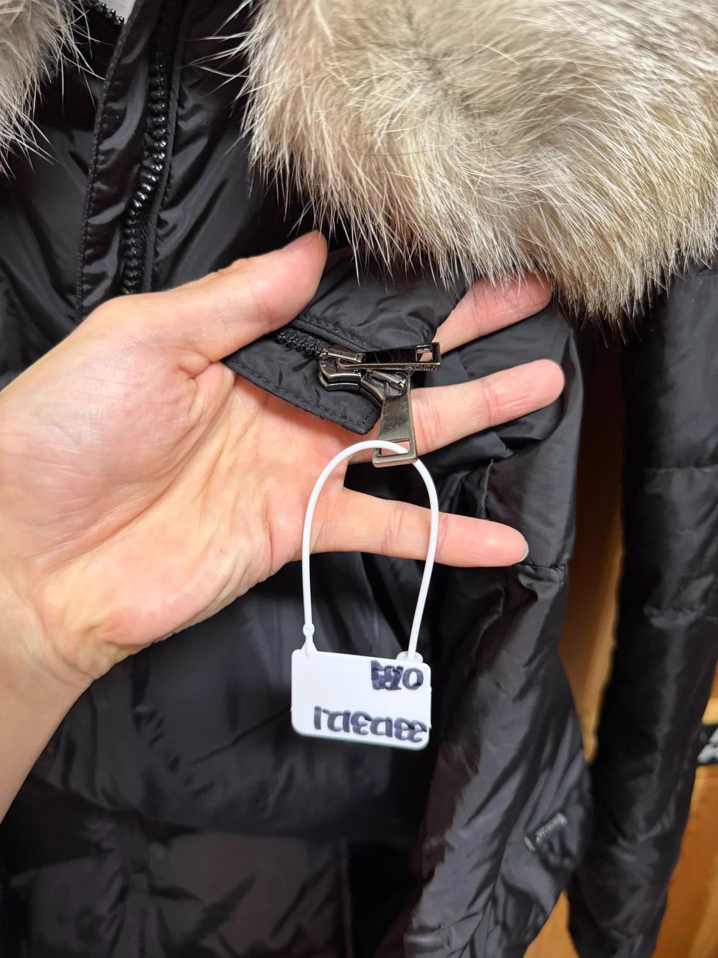 Moncler Moncler Women's Black Long Fur Collar Down Jacket 0 Size XS / US 0-2 / IT 36-38 - 4 Thumbnail