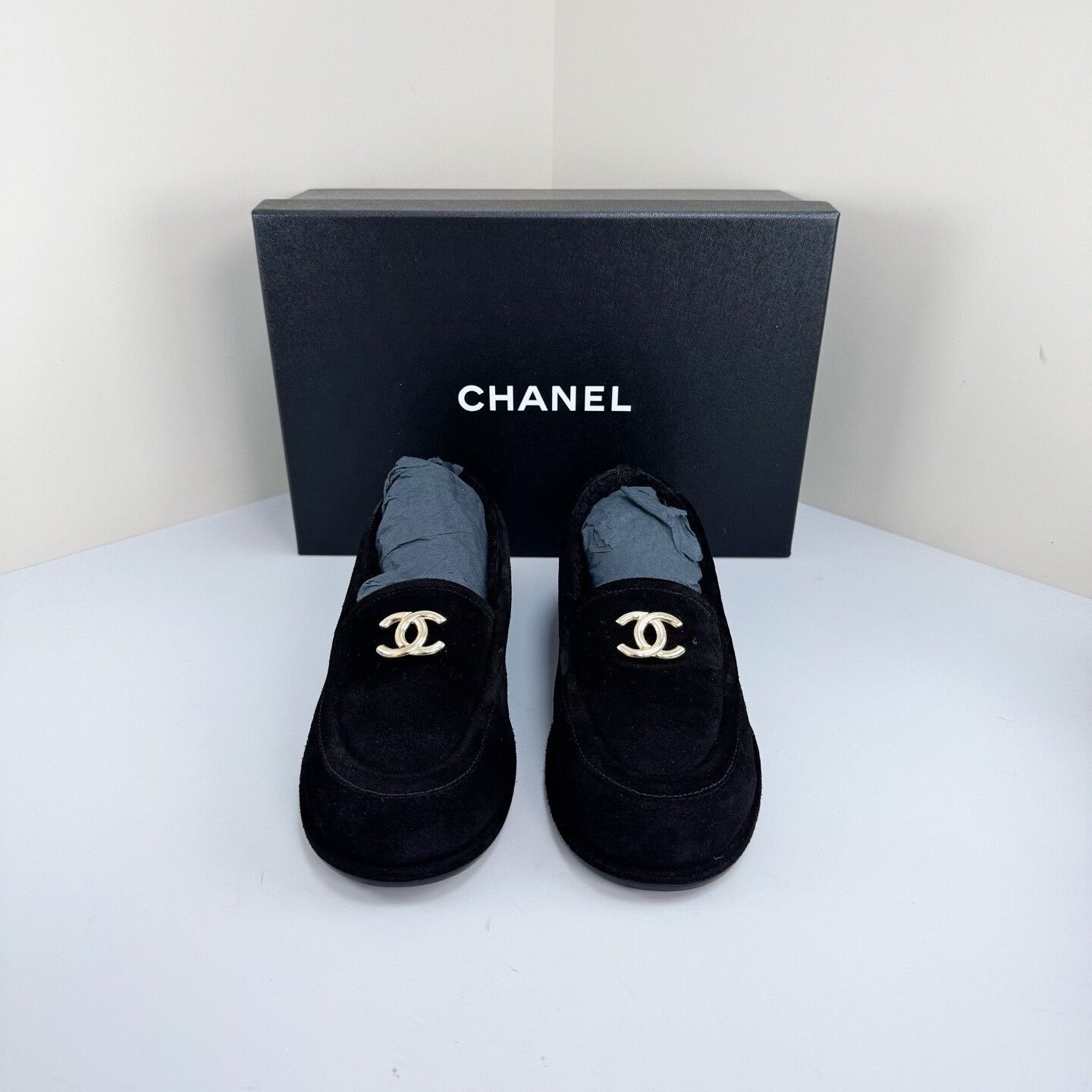Chanel Chanel Black Gold Suede Loafers Size 38 Size US 7.5 / IT 37.5 - 1 Thumbnail