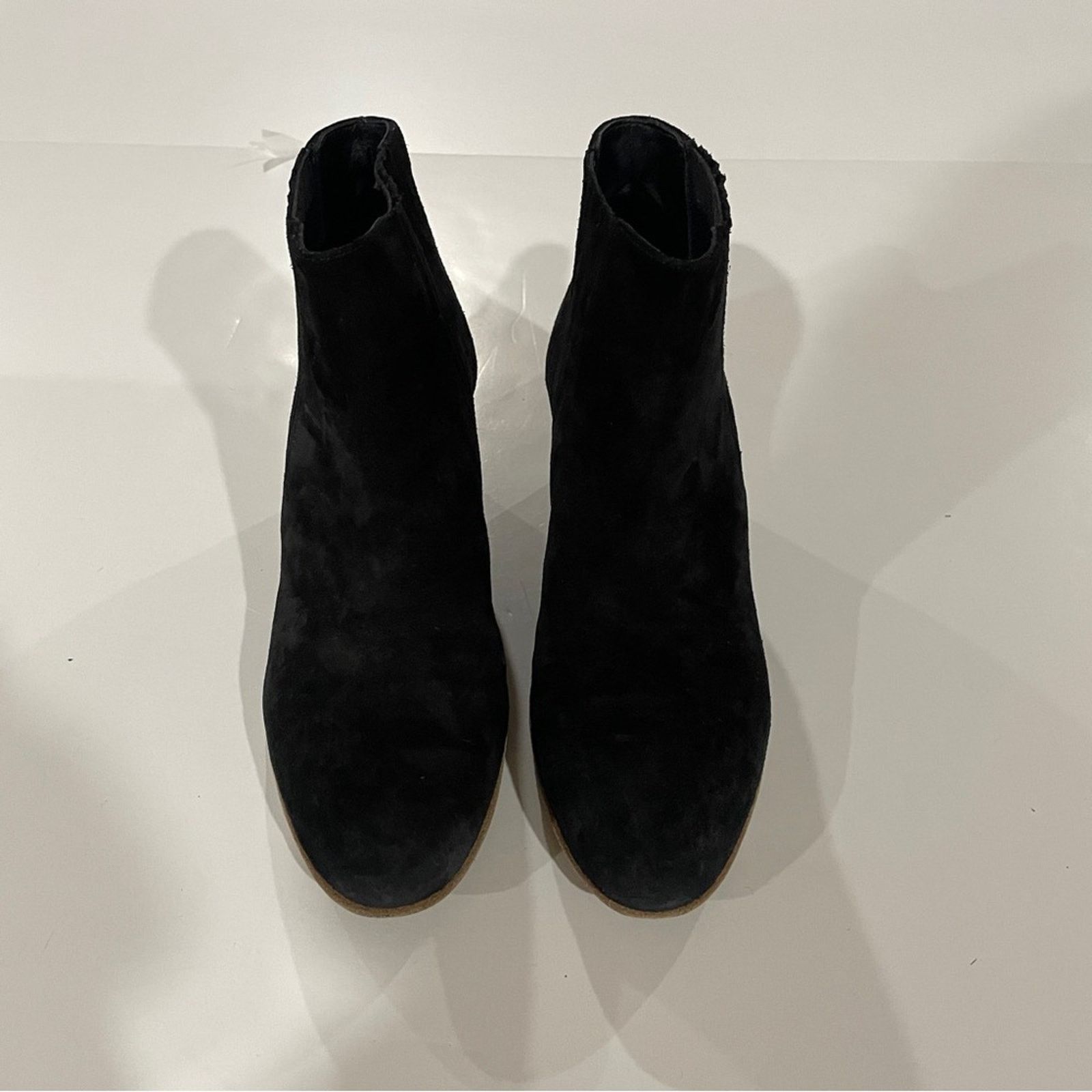 Vince Vince Black Suede Chukka Pull On Ankle Heeled Booties Size 7 Size US 7 / IT 37 - 4 Thumbnail