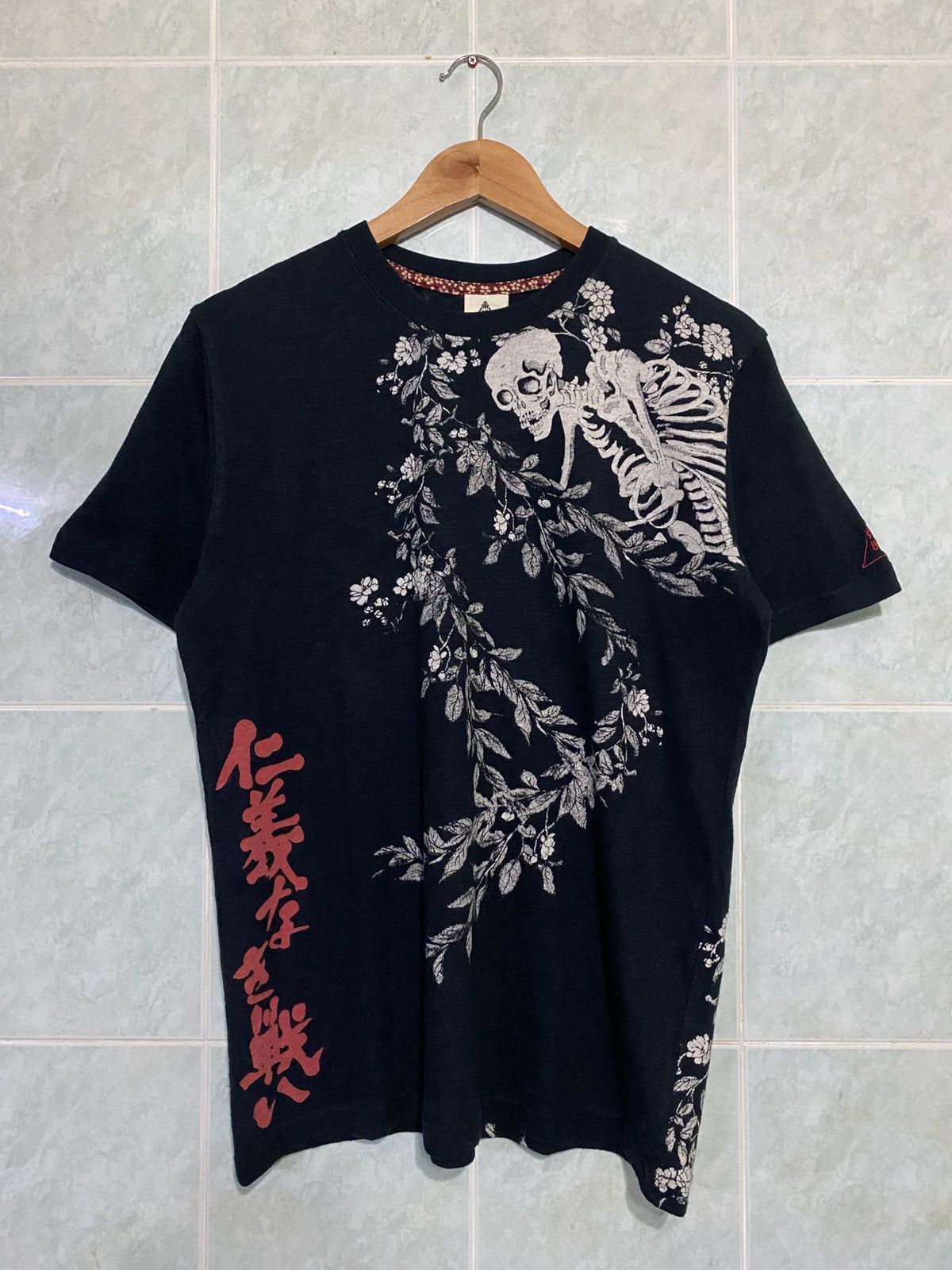 Japanese Brand Sukajan Skull Harajuku Sakura By TOEI COMPANY Japan Tshirt Size US M / EU 48-50 / 2 - 1 Thumbnail