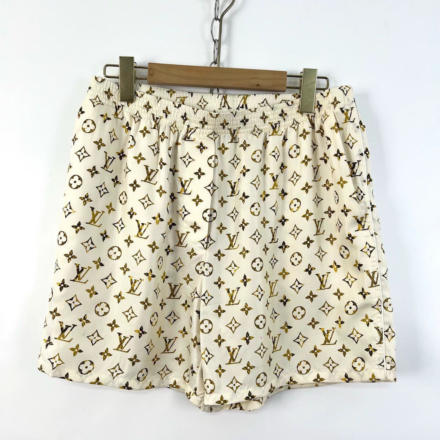 Louis Vuitton Louis Vuitton Monogram Silk Shorts Size 40" / US 18 - 1 Thumbnail