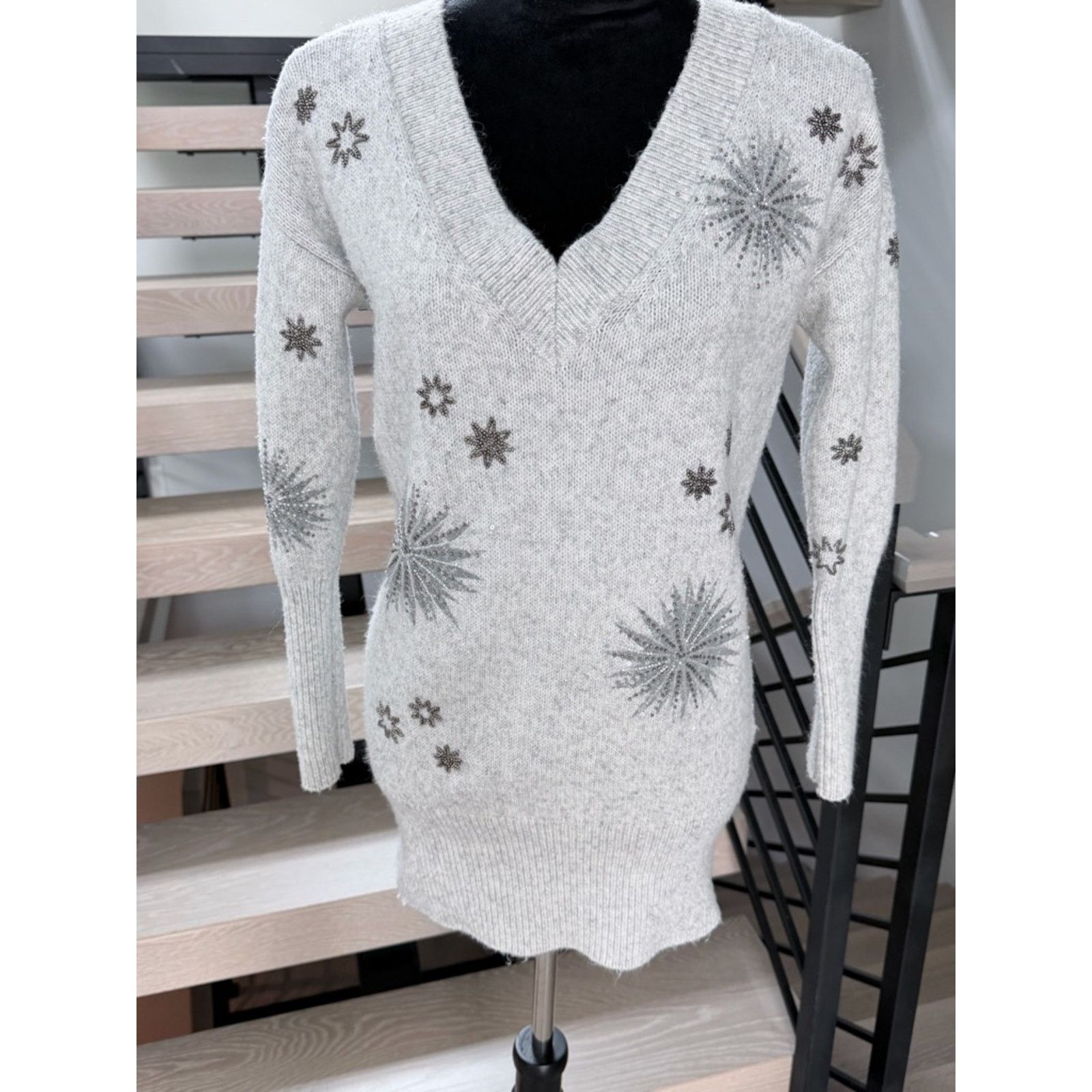 White House Black Market WHBM Light Gray V-Neck Snowflake Beaded Knit Sweater Dress S Size S / US 4 / IT 40 - 3 Thumbnail