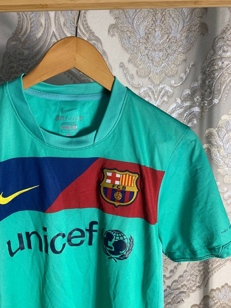 Nike Vintage Nike FC Barcelona Spain Soccer Jersey Retro Y2K Size US S / EU 44-46 / 1 - 3 Thumbnail