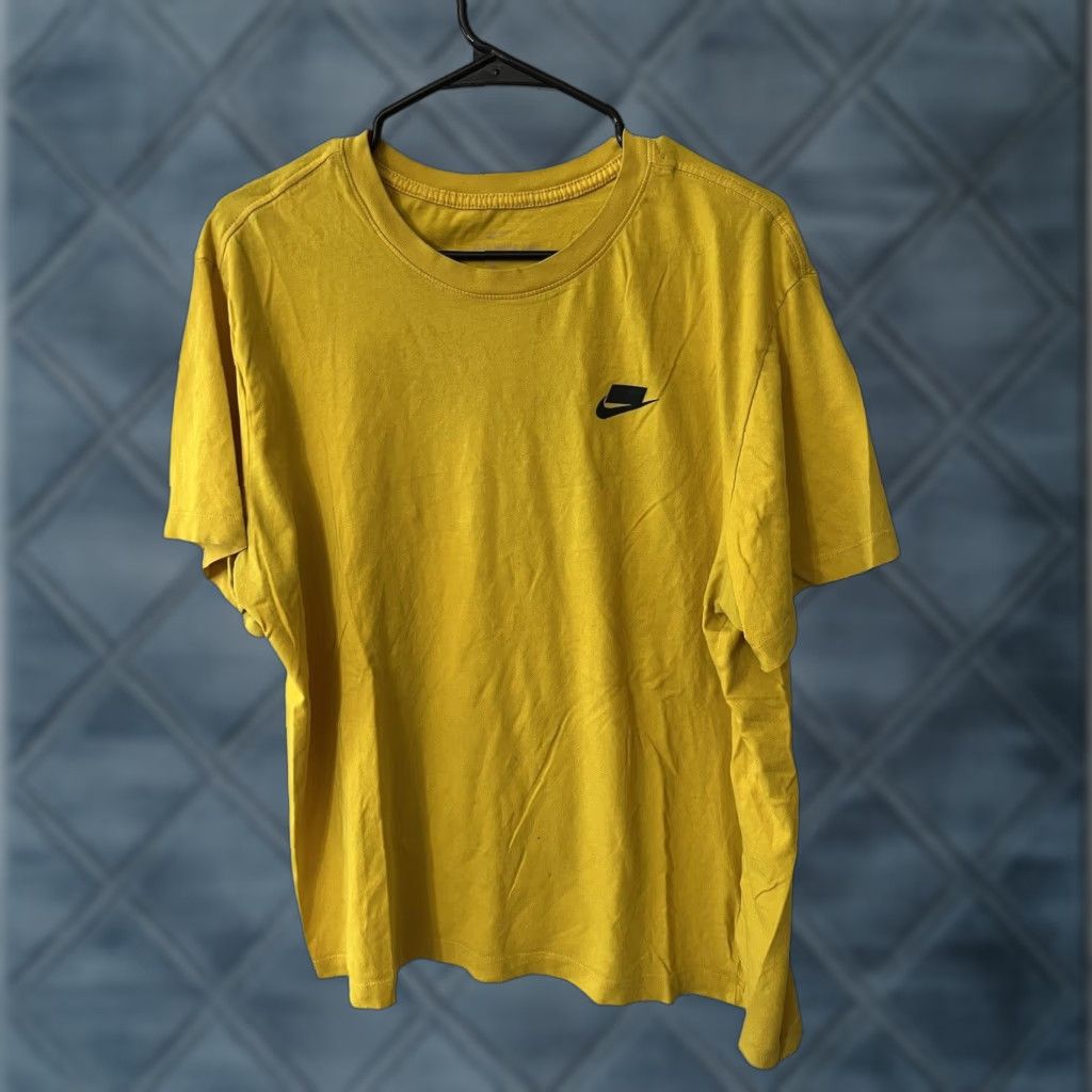 Nike VINTAGE Nike T-Shirt NSW Swingman Shirt XL Yellow Scorpion Logo Embroidered 2010s Mens Size US XL / EU 56 / 4 - 1 Thumbnail