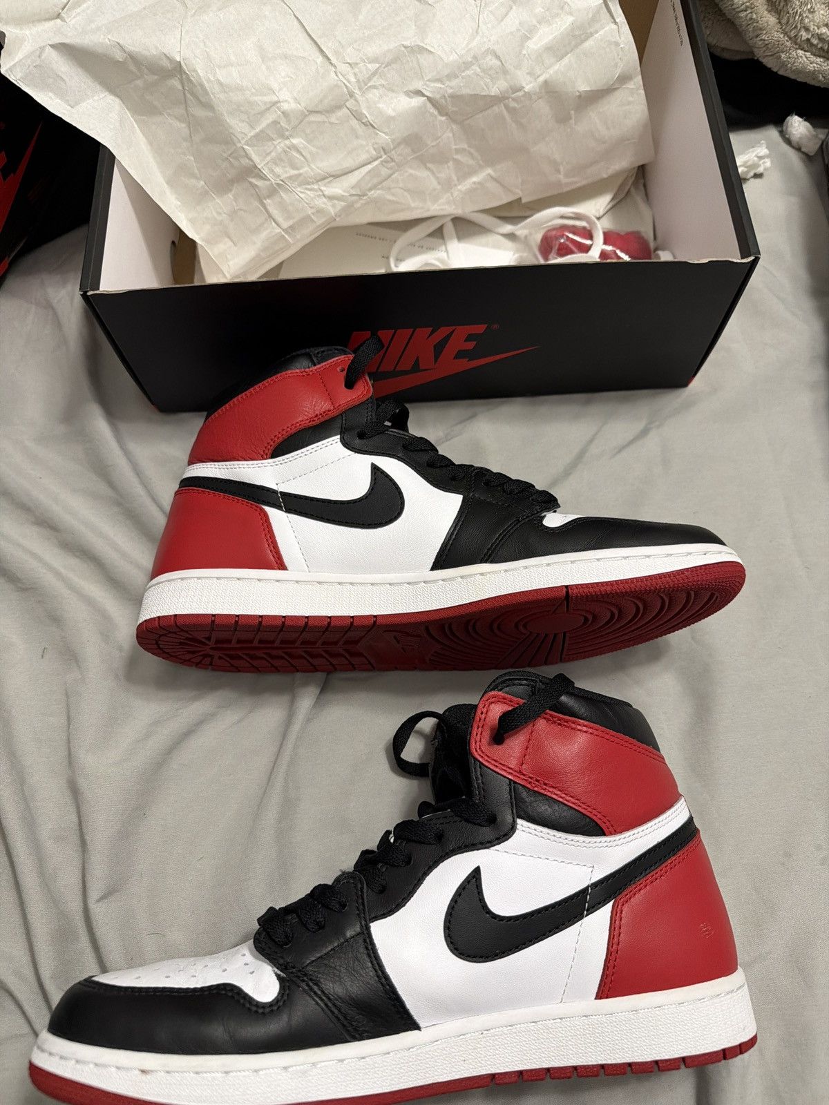 Nike Nike Air Jordan 1 Retro Black Toe Size US 11 / EU 44 - 1 Thumbnail
